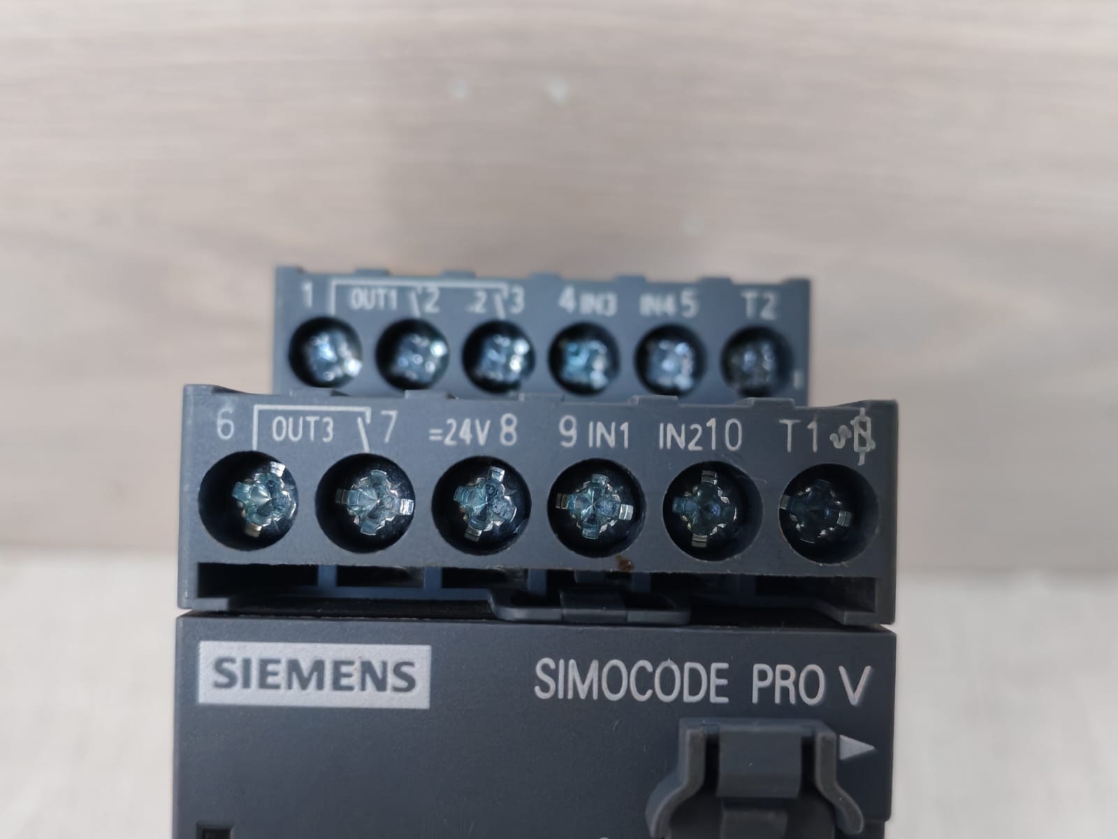 Siemens 3UF012-1AU00-0 Siemens 3UF012-1AU00-0 SIMOCODE PRO V 8