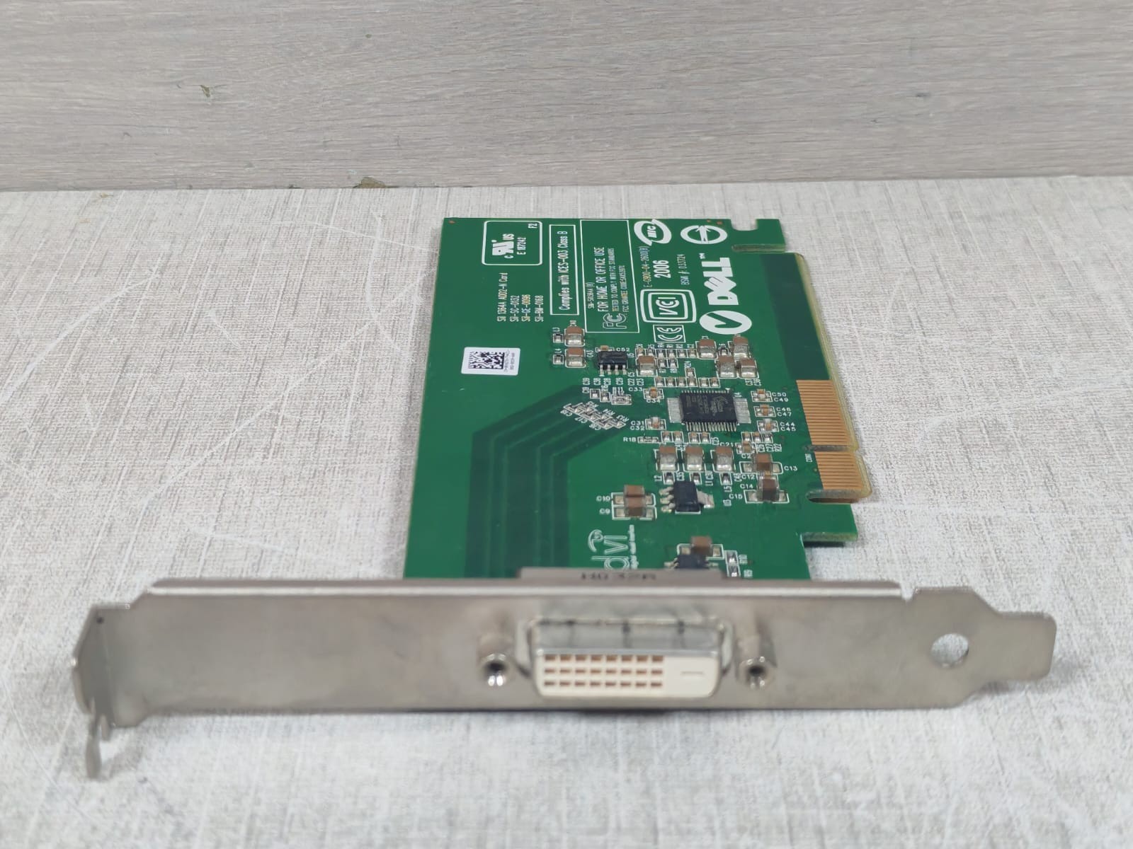 Dell E-G900-04-2600(B) DELL E-G900-04-2600(B) Digital Visual Interface 4