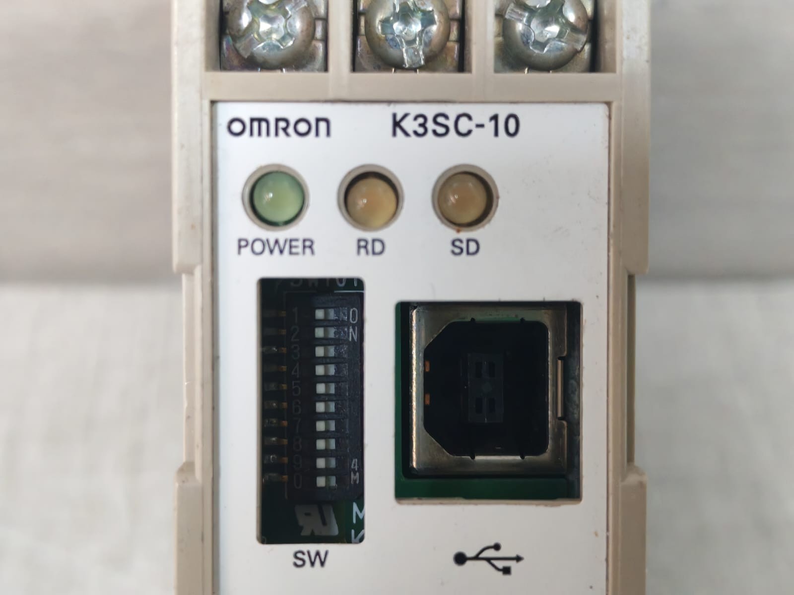 Omron K3SC-10 OMRON K3SC-10 INTERFACE CONVERTER 24VAC/DC 2
