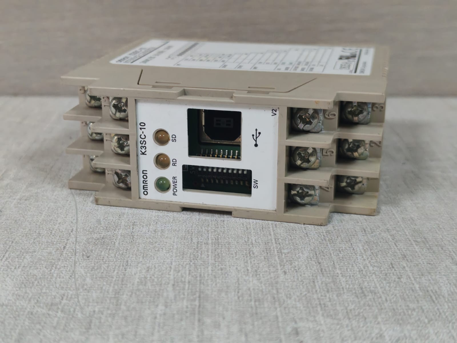 Omron K3SC-10 OMRON K3SC-10 INTERFACE CONVERTER 24VAC/DC 3