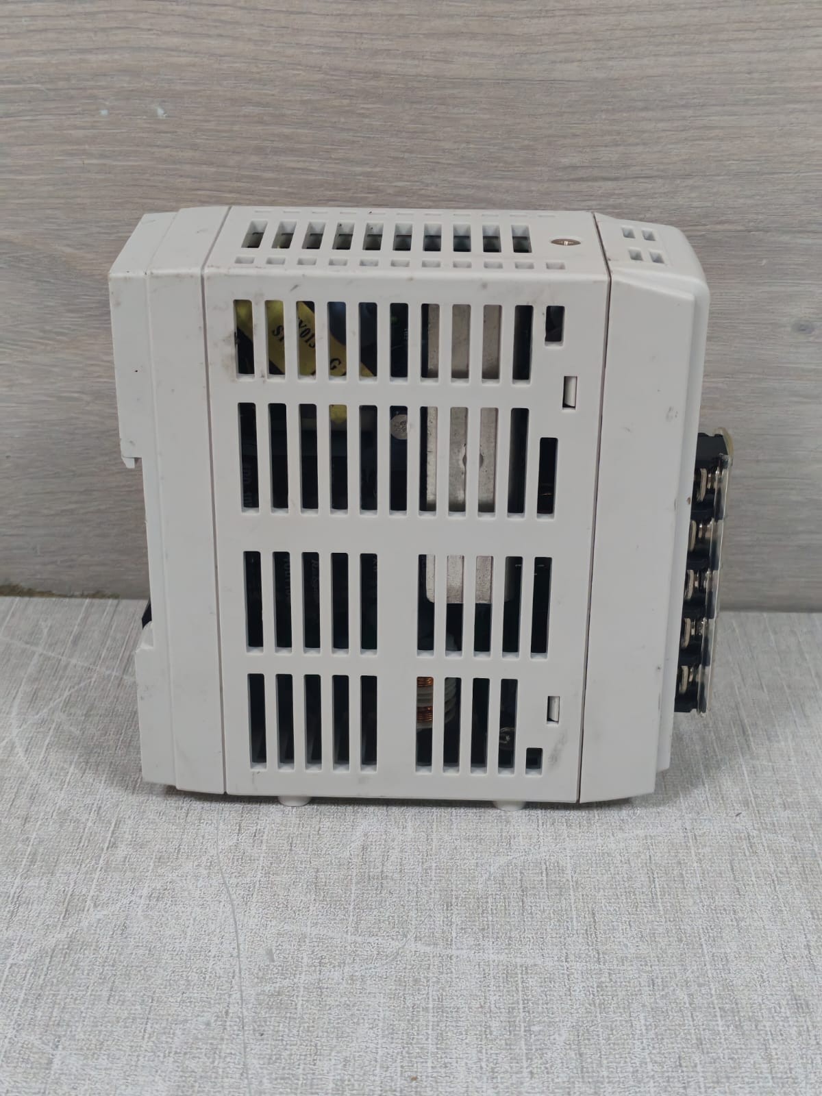 Keyence MS2-H50 2.1A KEYENCE MS2-H50 2.1A SWITCHING POWER SUPPLY 100V-240VAC 8