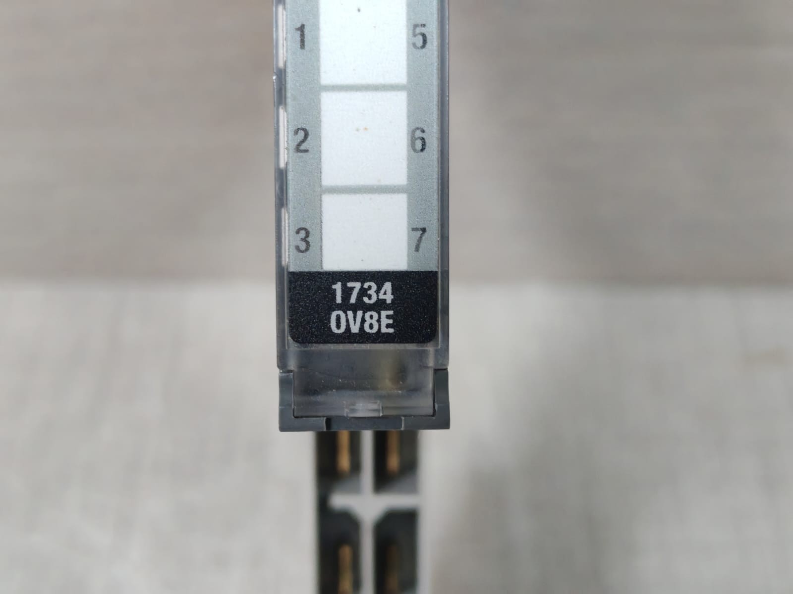 Allen-Bradley PN-124917 SER.C REV.A01 F/W 30.022 ALLEN-BRADLEY 1734-0V8E PN-124917 SER.C REV.A01 F/W 3.022 MODULE 2