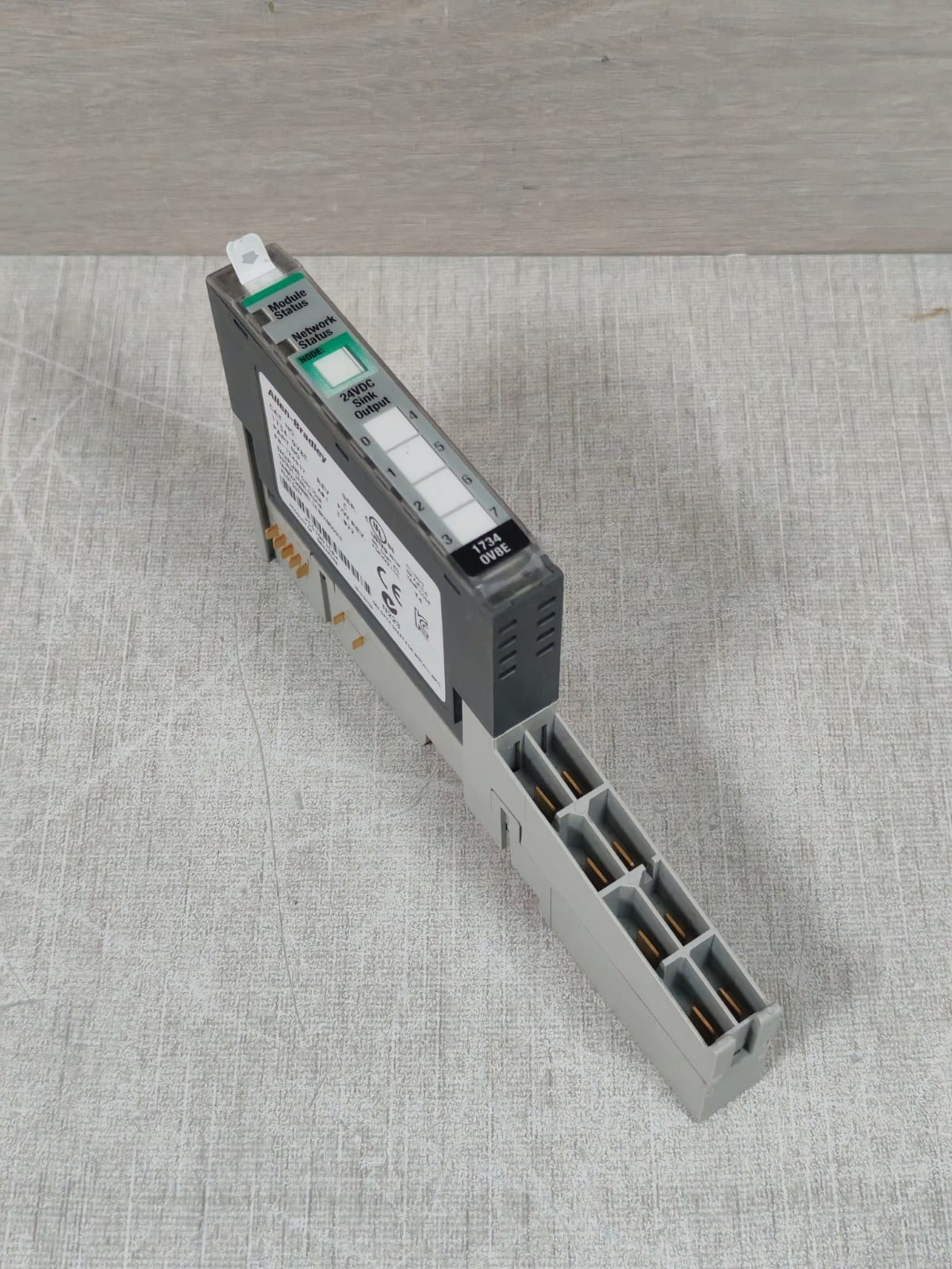 Allen-Bradley PN-124917 SER.C REV.A01 F/W 30.022 ALLEN-BRADLEY 1734-0V8E PN-124917 SER.C REV.A01 F/W 3.022 MODULE 3