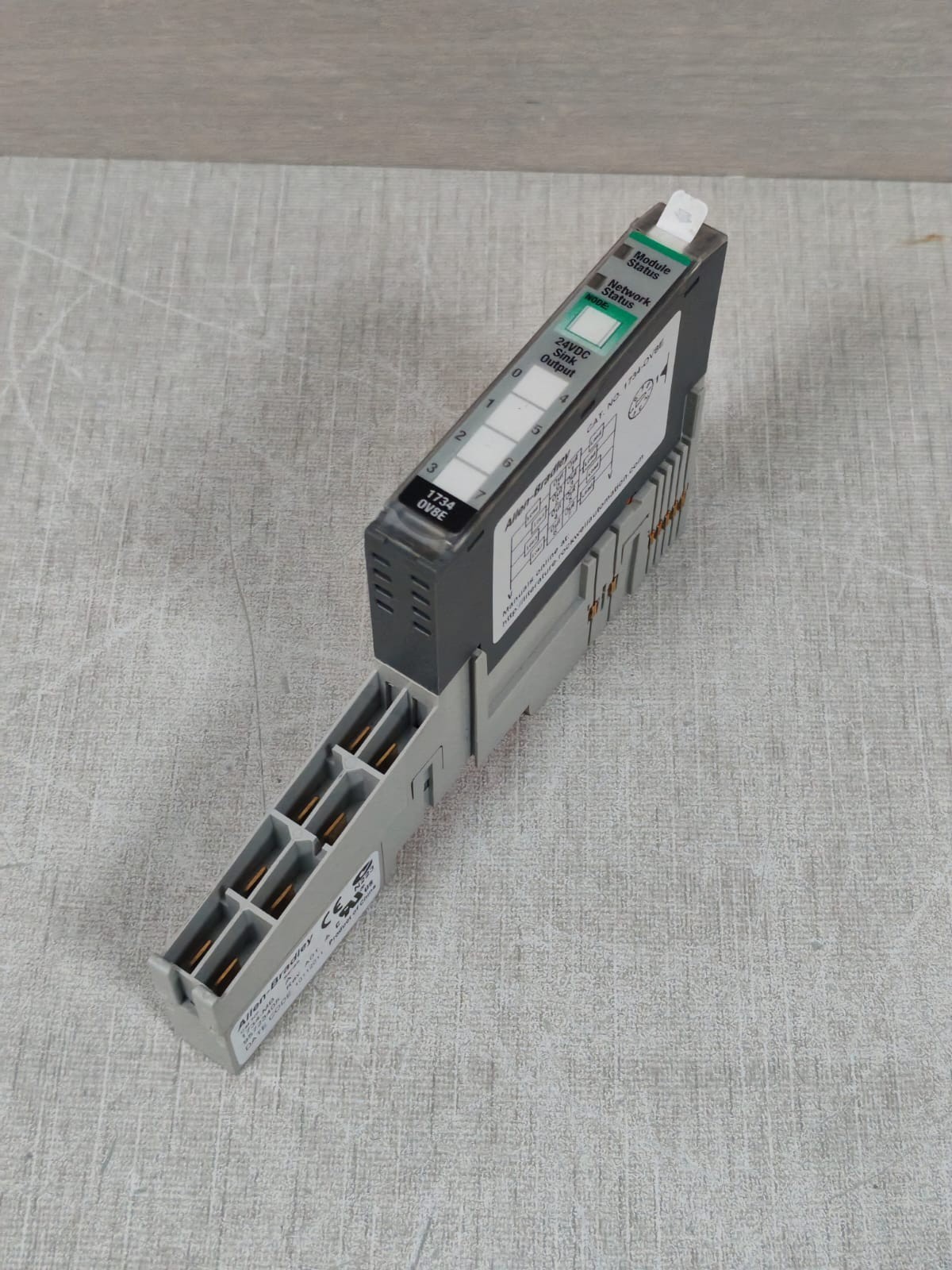 Allen-Bradley PN-124917 SER.C REV.A01 F/W 30.022 ALLEN-BRADLEY 1734-0V8E PN-124917 SER.C REV.A01 F/W 3.022 MODULE 4