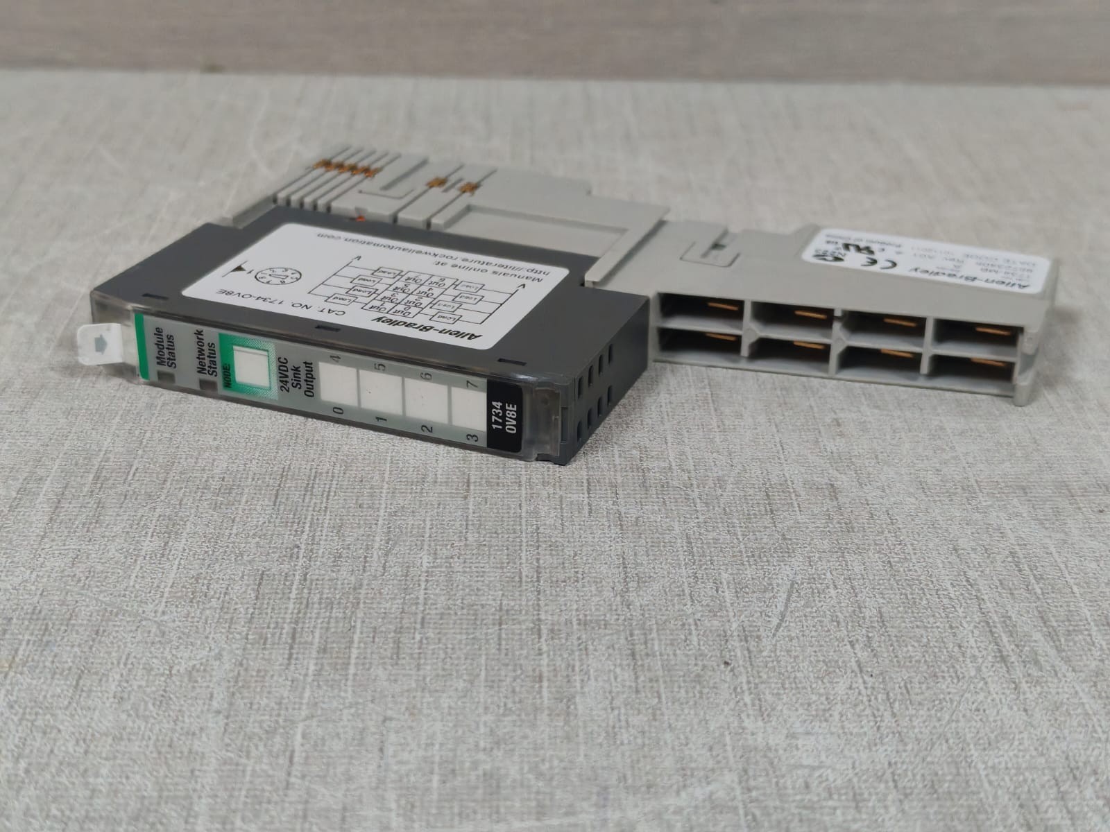 Allen-Bradley PN-124917 SER.C REV.A01 F/W 30.022 ALLEN-BRADLEY 1734-0V8E PN-124917 SER.C REV.A01 F/W 3.022 MODULE 5