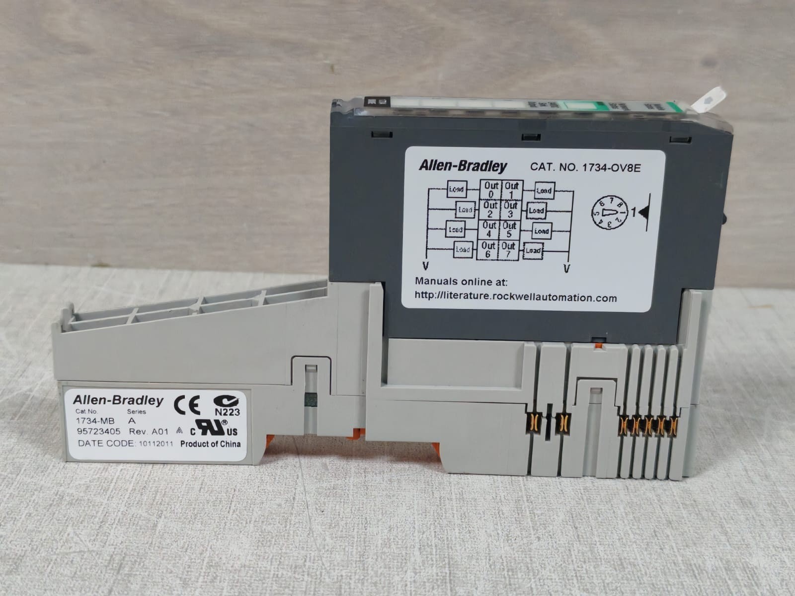 Allen-Bradley PN-124917 SER.C REV.A01 F/W 30.022 ALLEN-BRADLEY 1734-0V8E PN-124917 SER.C REV.A01 F/W 3.022 MODULE 9