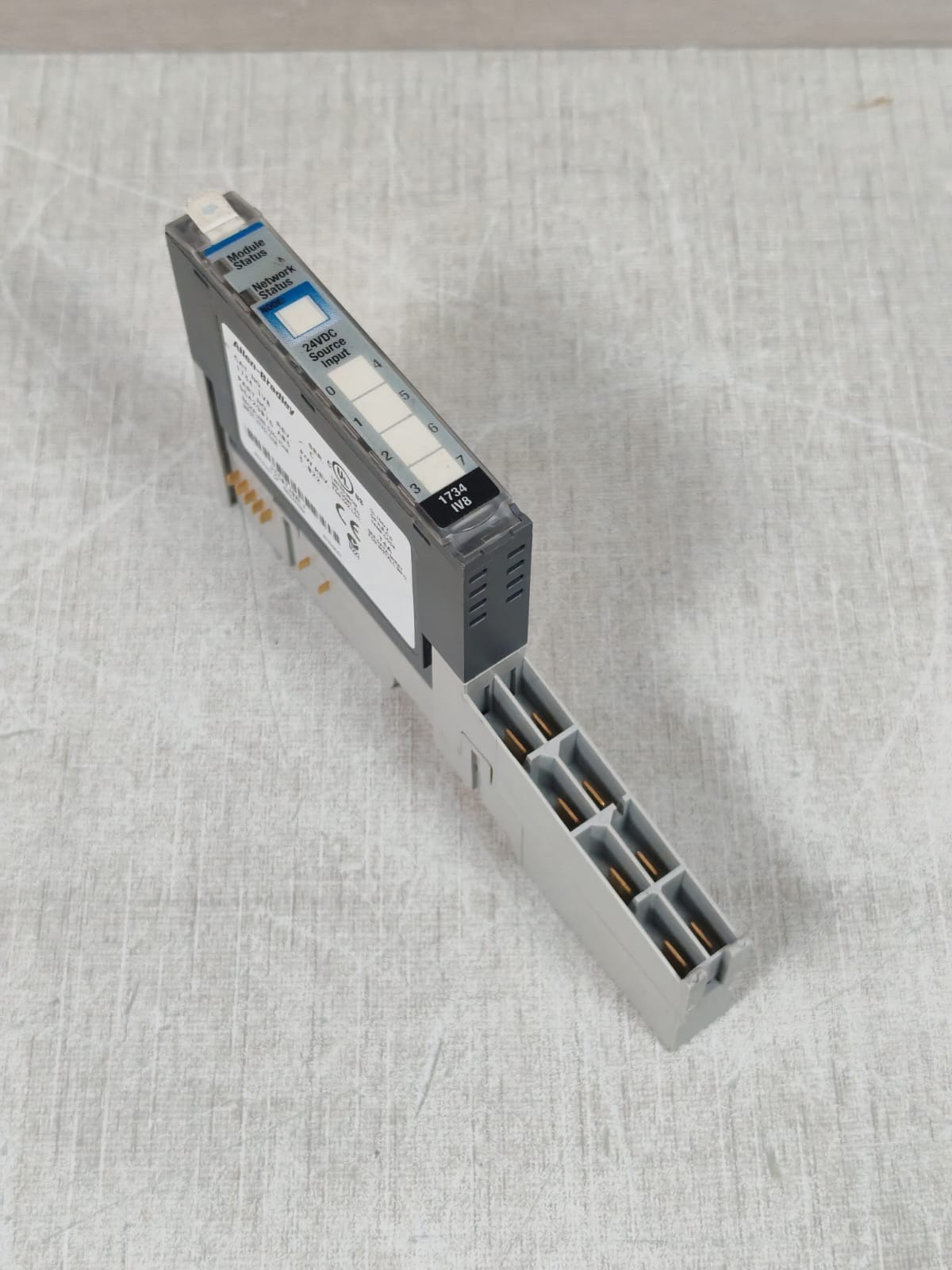 ALLEN BRADLEY 96429076 REV.A03 F/W 3.022 ALLEN BRADLEY 1734-IV8 96429076 REV.A03 F/W 3.022 SOURCE INPUT 24VDC 3