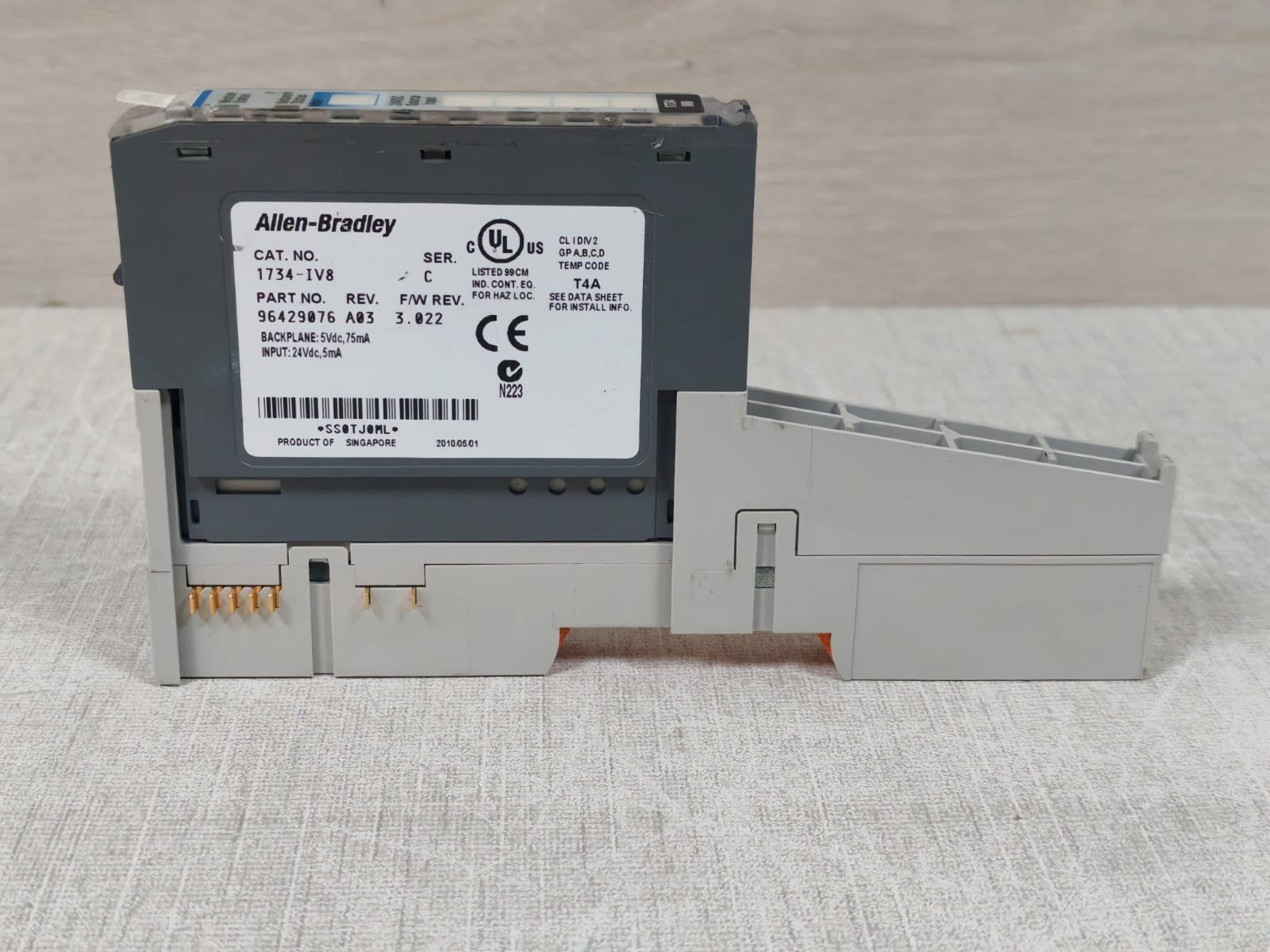 ALLEN BRADLEY 96429076 REV.A03 F/W 3.022 ALLEN BRADLEY 1734-IV8 96429076 REV.A03 F/W 3.022 SOURCE INPUT 24VDC 7