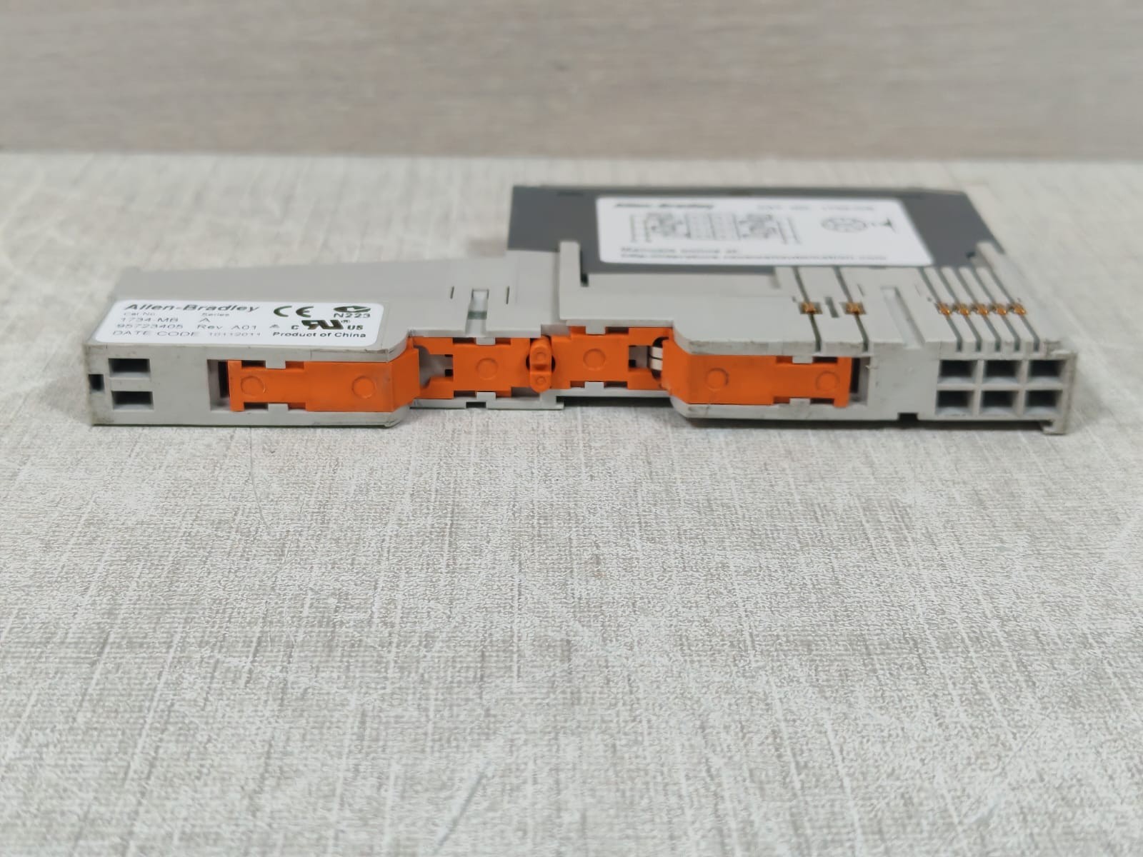 ALLEN BRADLEY 96429076 REV.A03 F/W 3.022 ALLEN BRADLEY 1734-IV8 96429076 REV.A03 F/W 3.022 SOURCE INPUT 24VDC 10