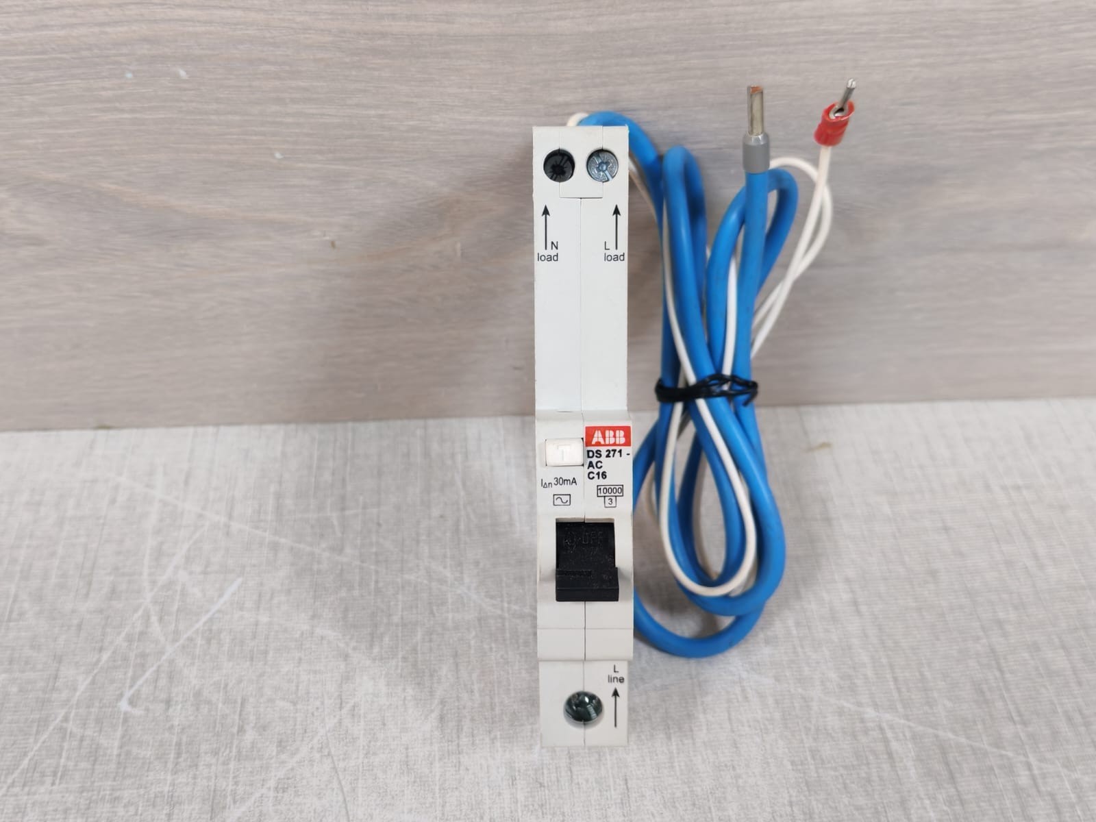 ABB 2CSR175092R1164 DS271 ABB RCBO 2CSR175092R1164 DS271 AC-C16/0.03 ELN 100mA 2