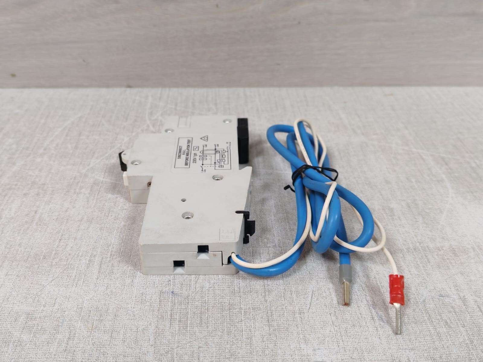 ABB 2CSR175092R1164 DS271 ABB RCBO 2CSR175092R1164 DS271 AC-C16/0.03 ELN 100mA 7
