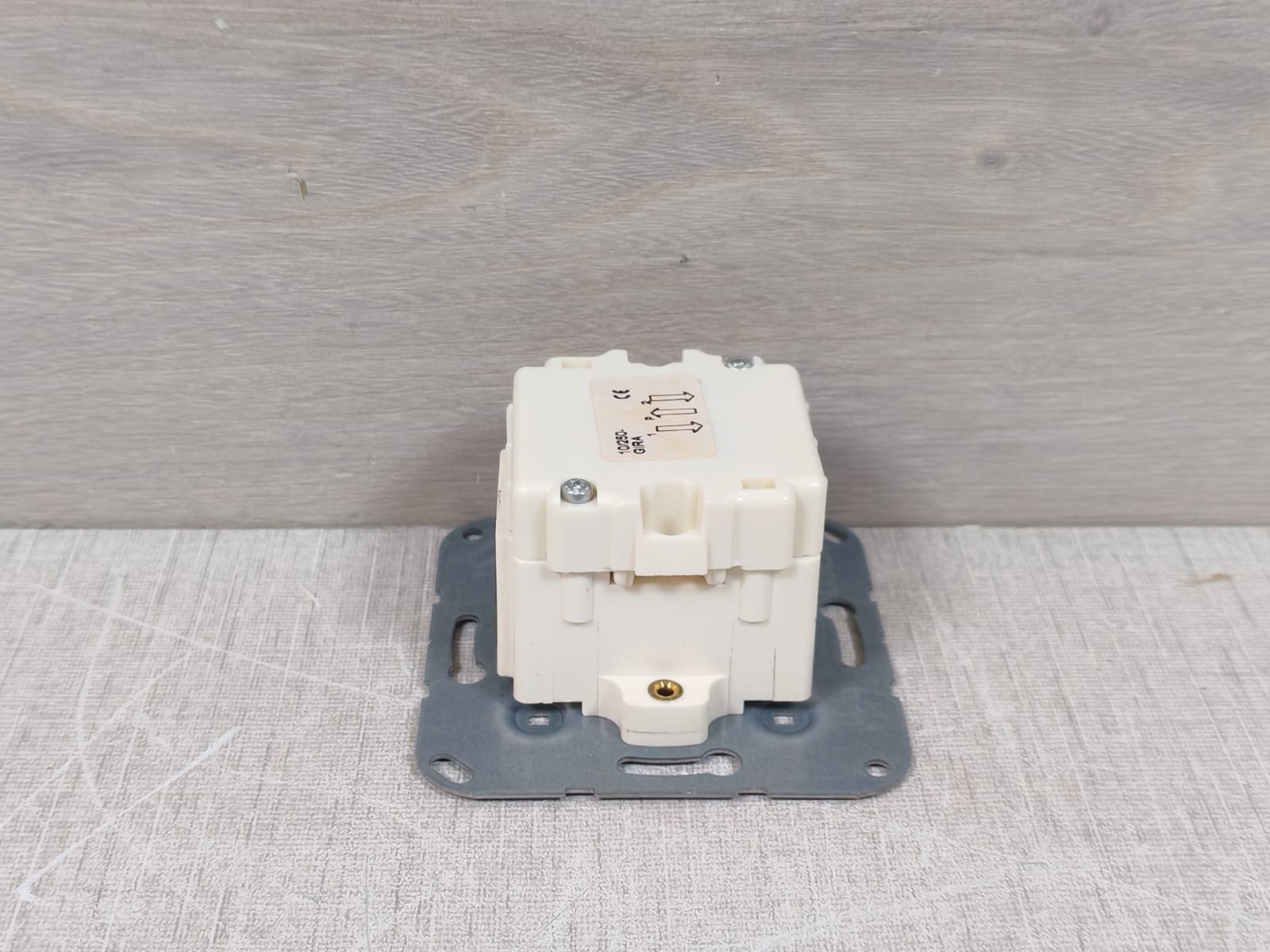 GIRA GIRA-0492-23 GIRA 0492 23 System 55,Aluminum Cover Key Switch Dorma 56330701 7