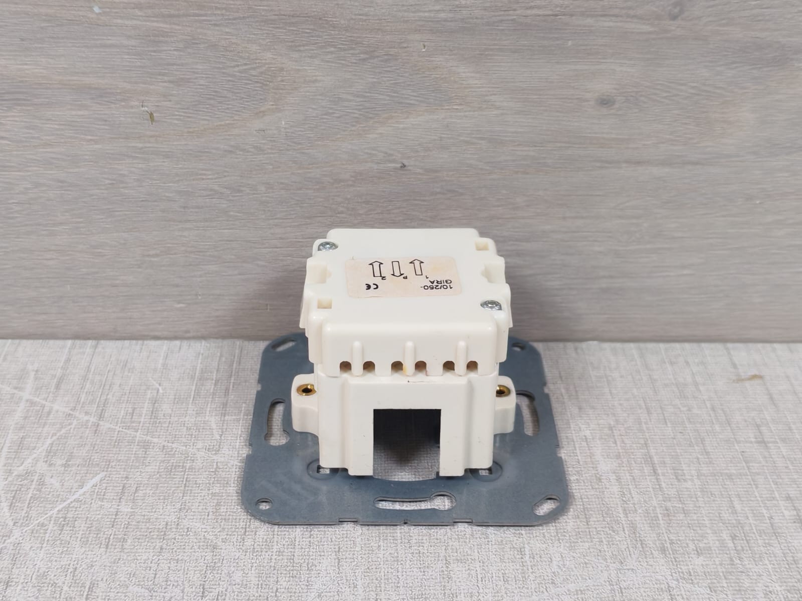 GIRA GIRA-0492-23 GIRA 0492 23 System 55,Aluminum Cover Key Switch Dorma 56330701 8