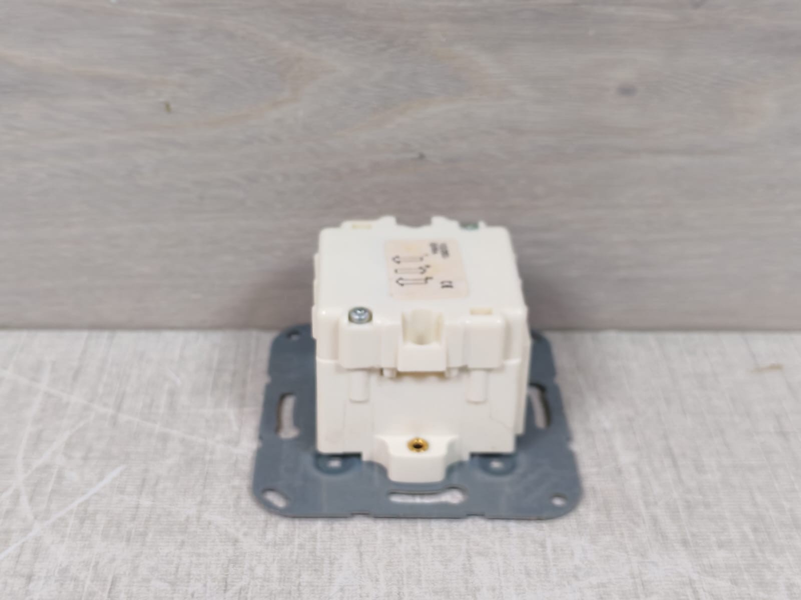 GIRA GIRA-0492-23 GIRA 0492 23 System 55,Aluminum Cover Key Switch Dorma 56330701 9