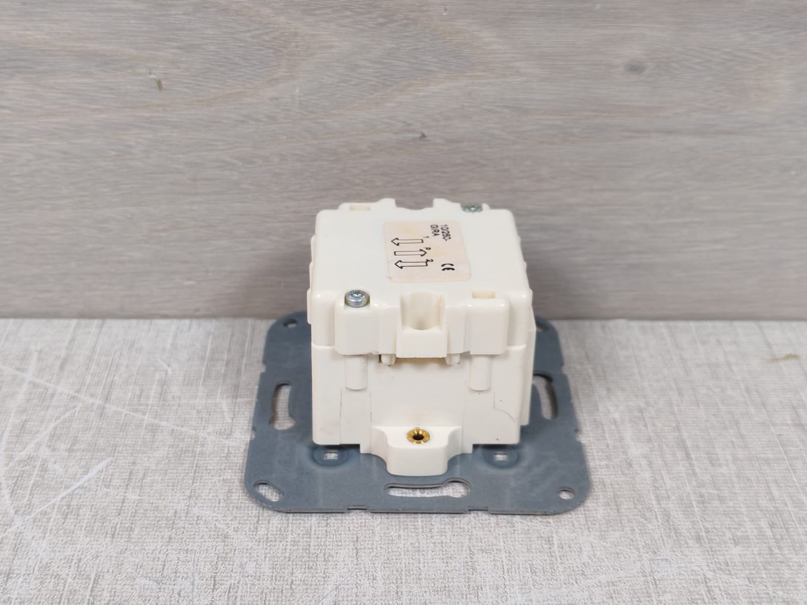 GIRA GIRA-0492-23 GIRA 0492 23 System 55,Aluminum Cover Key Switch Dorma 56330701 10