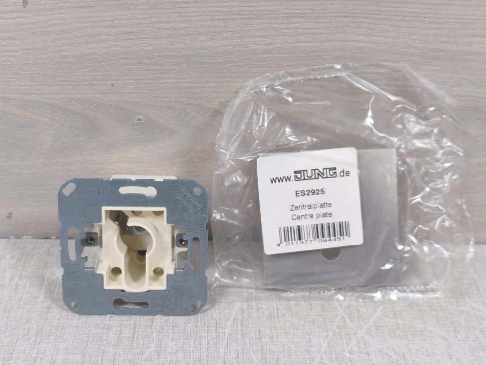 JUNG 134.15 JUNG 134.15 Key Switch Blind Reversing Switch 2