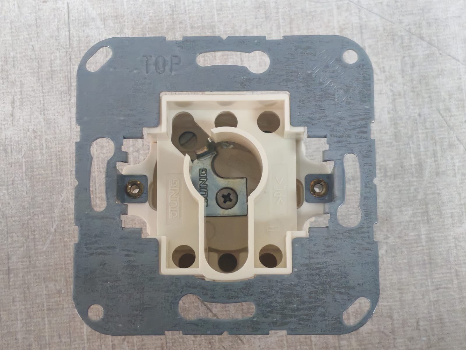 JUNG 134.15 JUNG 134.15 Key Switch Blind Reversing Switch 3