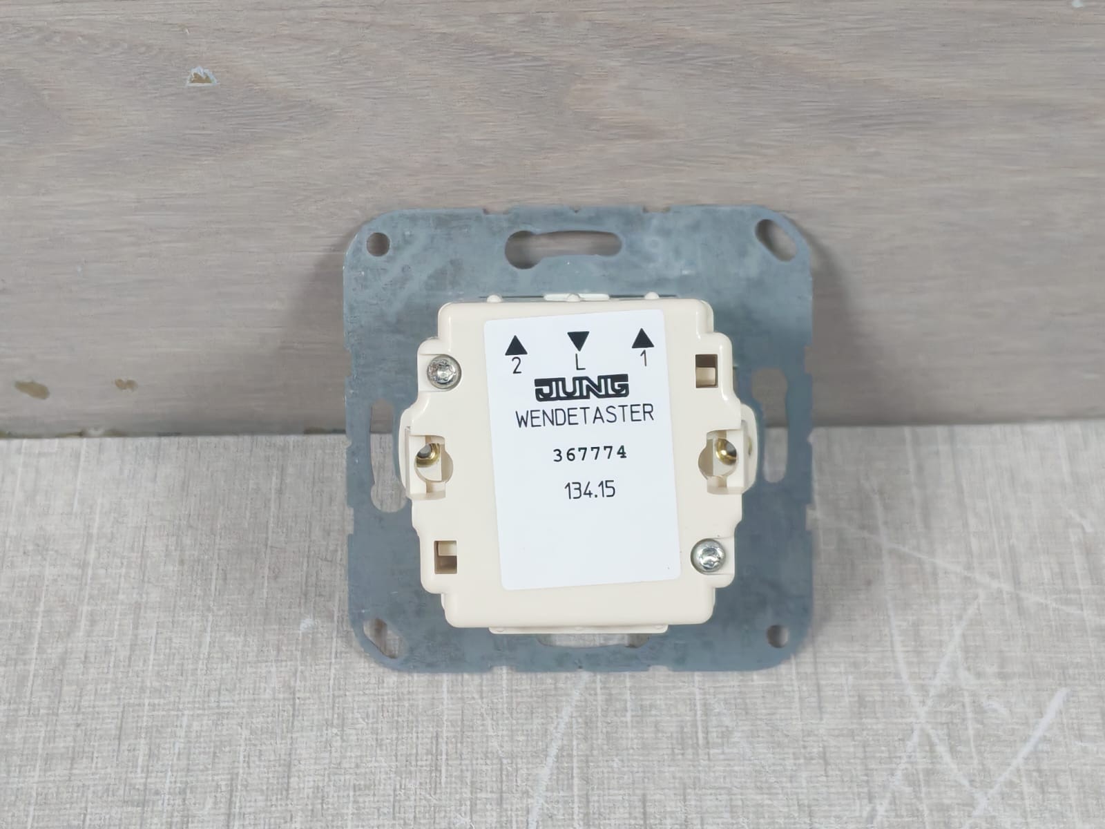 JUNG 134.15 JUNG 134.15 Key Switch Blind Reversing Switch 4
