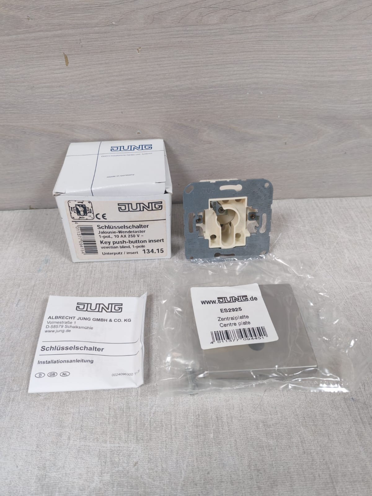 JUNG 134.15 Key Switch Blind Reversing Switch