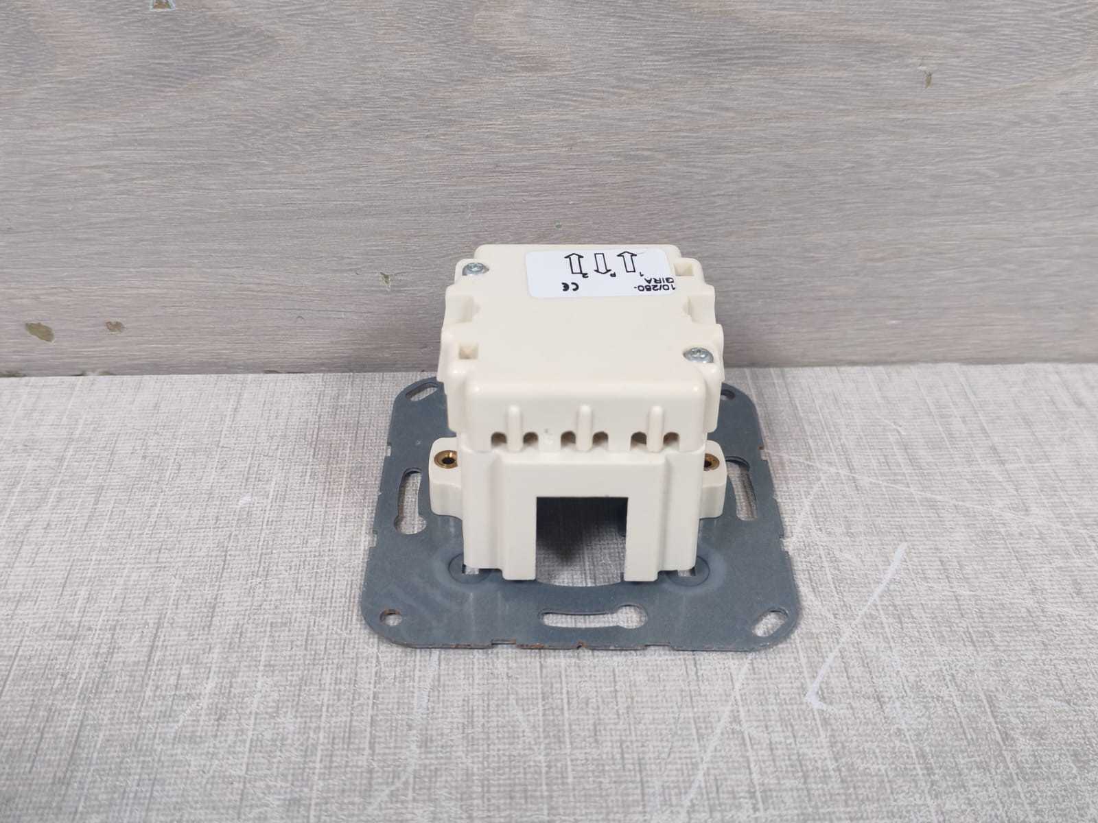 Gira 56330701 GIRA 0492 23 System 55,Aluminum Cover Key Switch Dorma 56330701 4