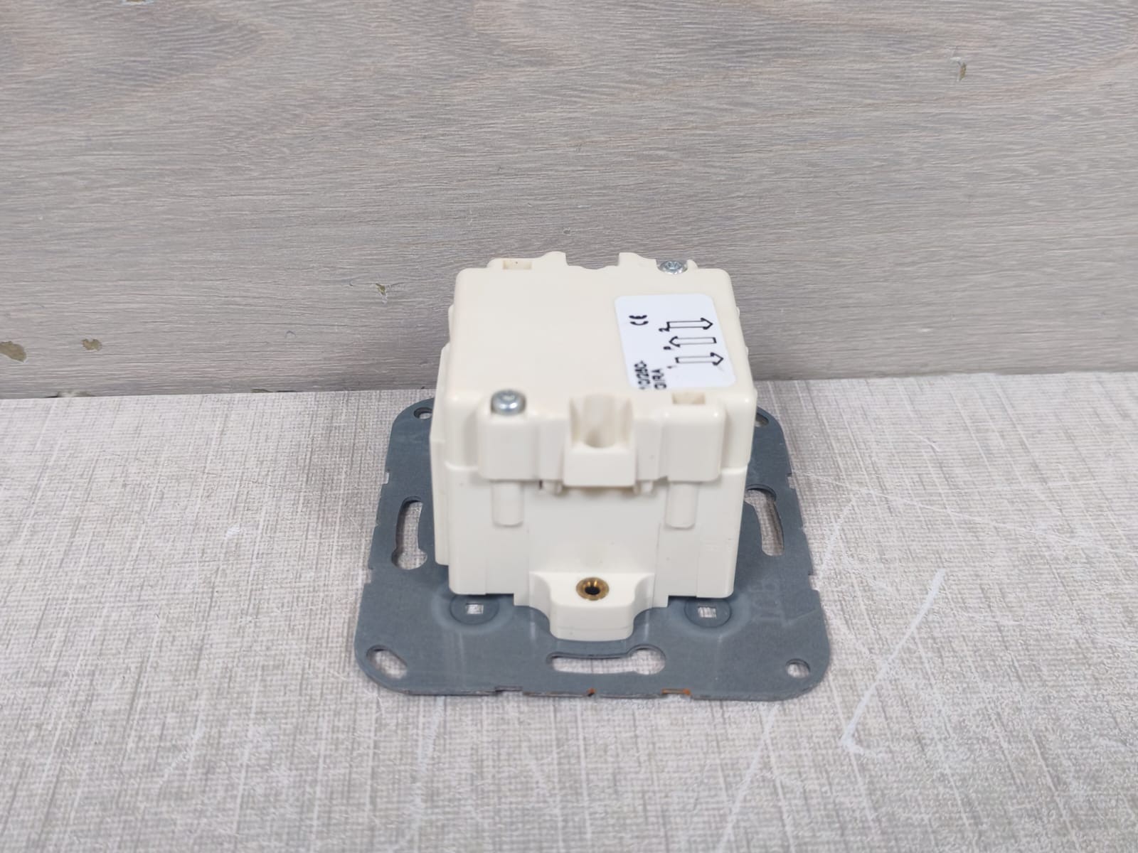 Gira 56330701 GIRA 0492 23 System 55,Aluminum Cover Key Switch Dorma 56330701 5