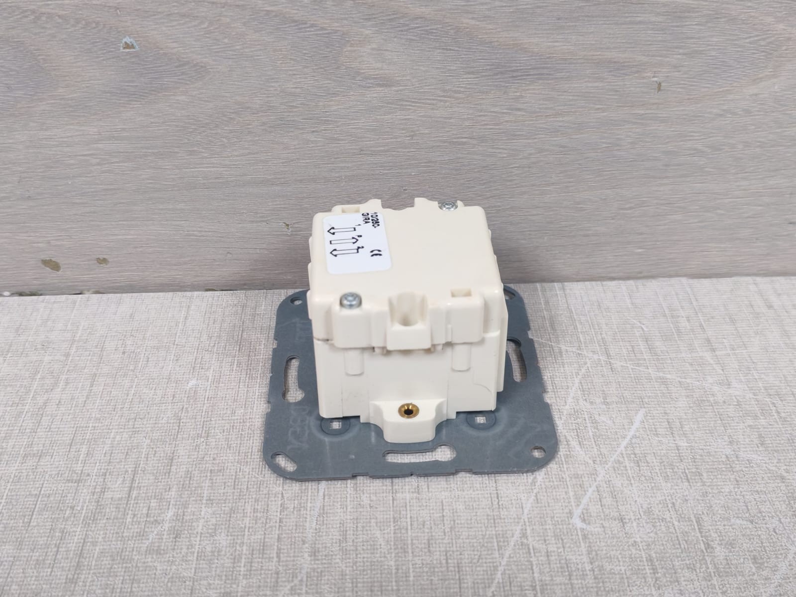 Gira 56330701 GIRA 0492 23 System 55,Aluminum Cover Key Switch Dorma 56330701 6