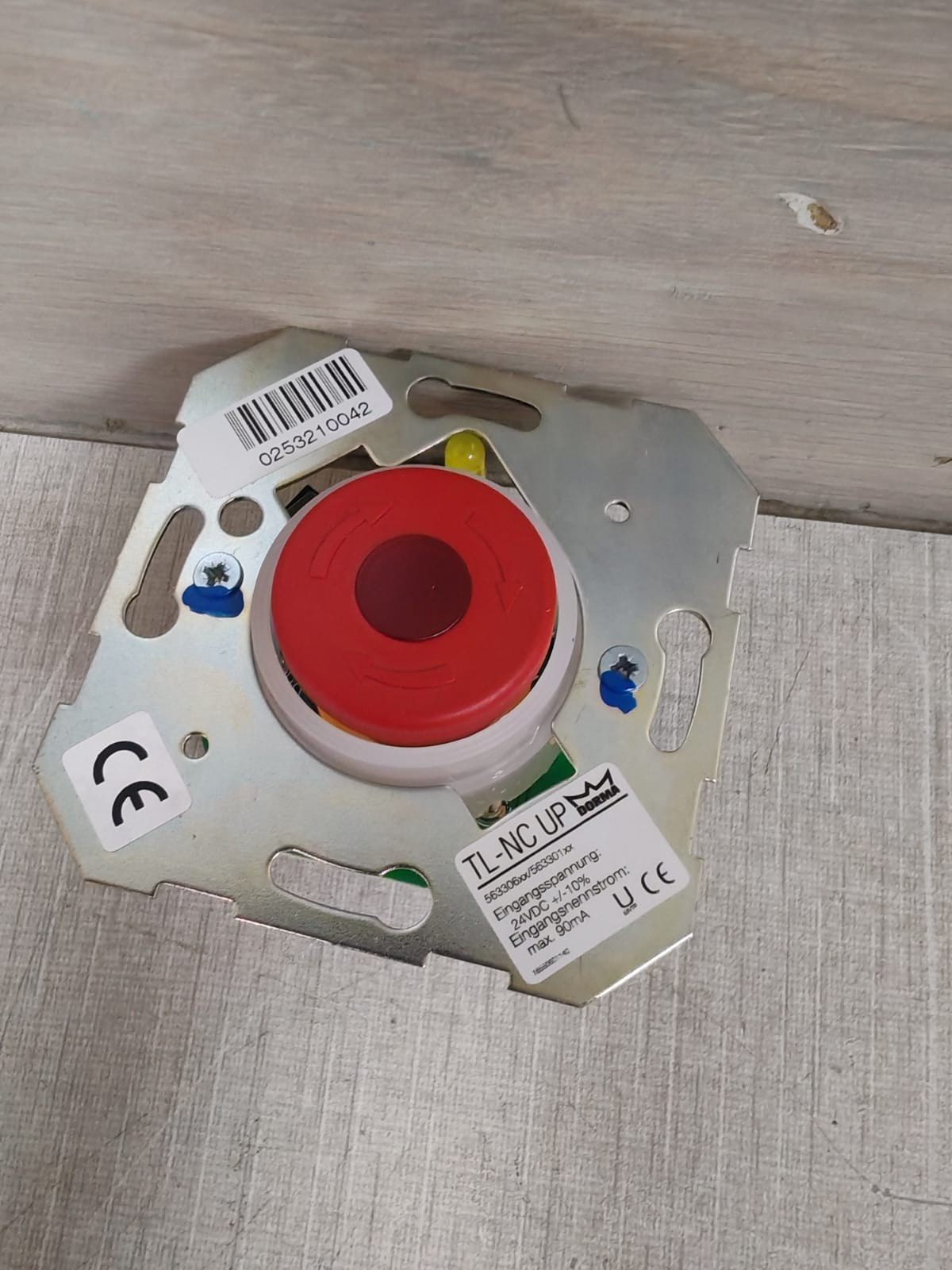 DORMA DORMA TL-NC UP DORMA TL-NC UP EMERGENCY PUSH BUTTON 3
