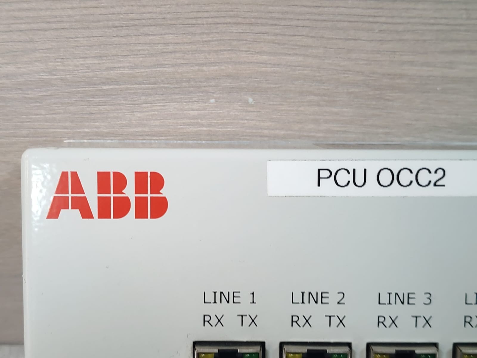 ABB H10040101 ABB H10040101 SYNC/ASYNC SERIAL CONTROLLER HUB 24VDC 2