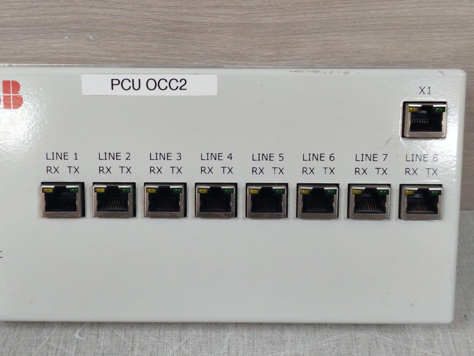 ABB H10040101 ABB H10040101 SYNC/ASYNC SERIAL CONTROLLER HUB 24VDC 4
