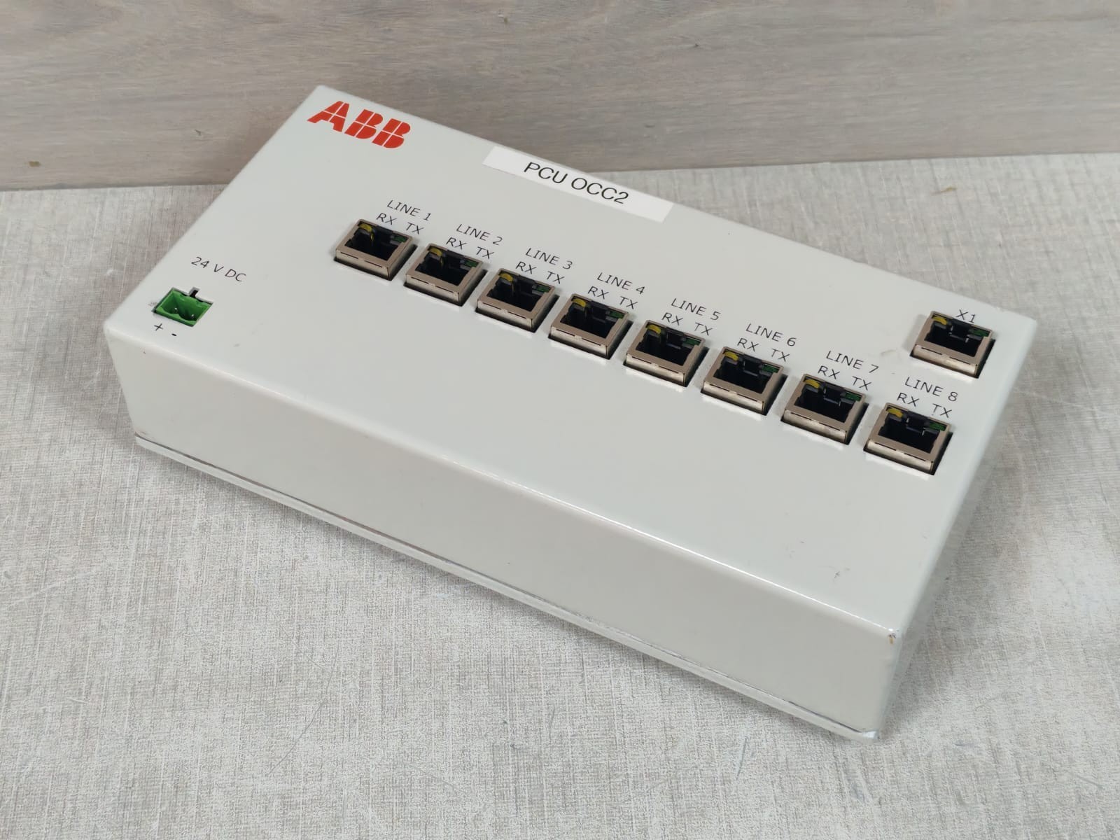 ABB H10040101 ABB H10040101 SYNC/ASYNC SERIAL CONTROLLER HUB 24VDC 6
