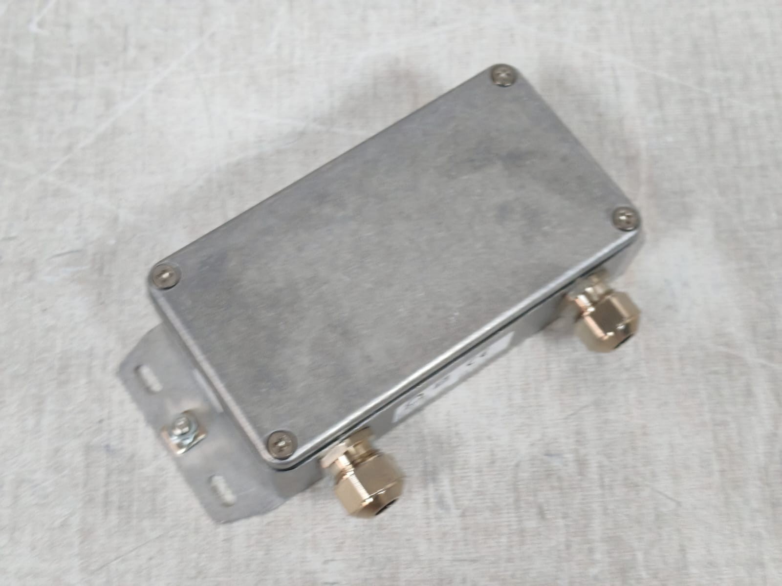MOBATIME SP 4500 A/N:202154.01 MOBATIME SP 4500 A/N:202154.01 SURGE PROTECTION BOX 2