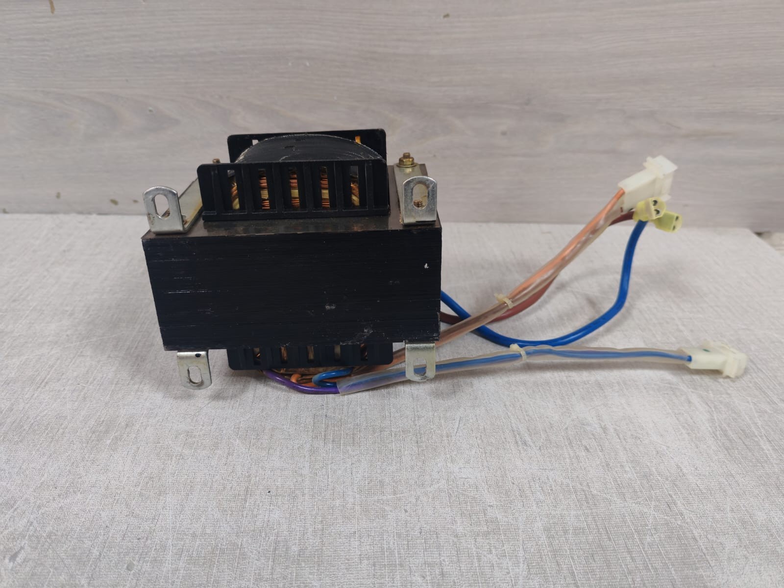 Unbranded 0478-356 REV.H /NM 373-XR 46/13 0478-356 REV.H /NM 373-XR 46/13 TRANSFORMER 240VAC 50/60Hz 3