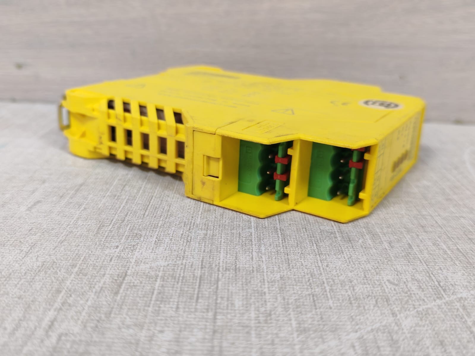 Phoenix Contact PSR-ESM4 Phoenix Contact PSR-ESM4 Safety Relay 2