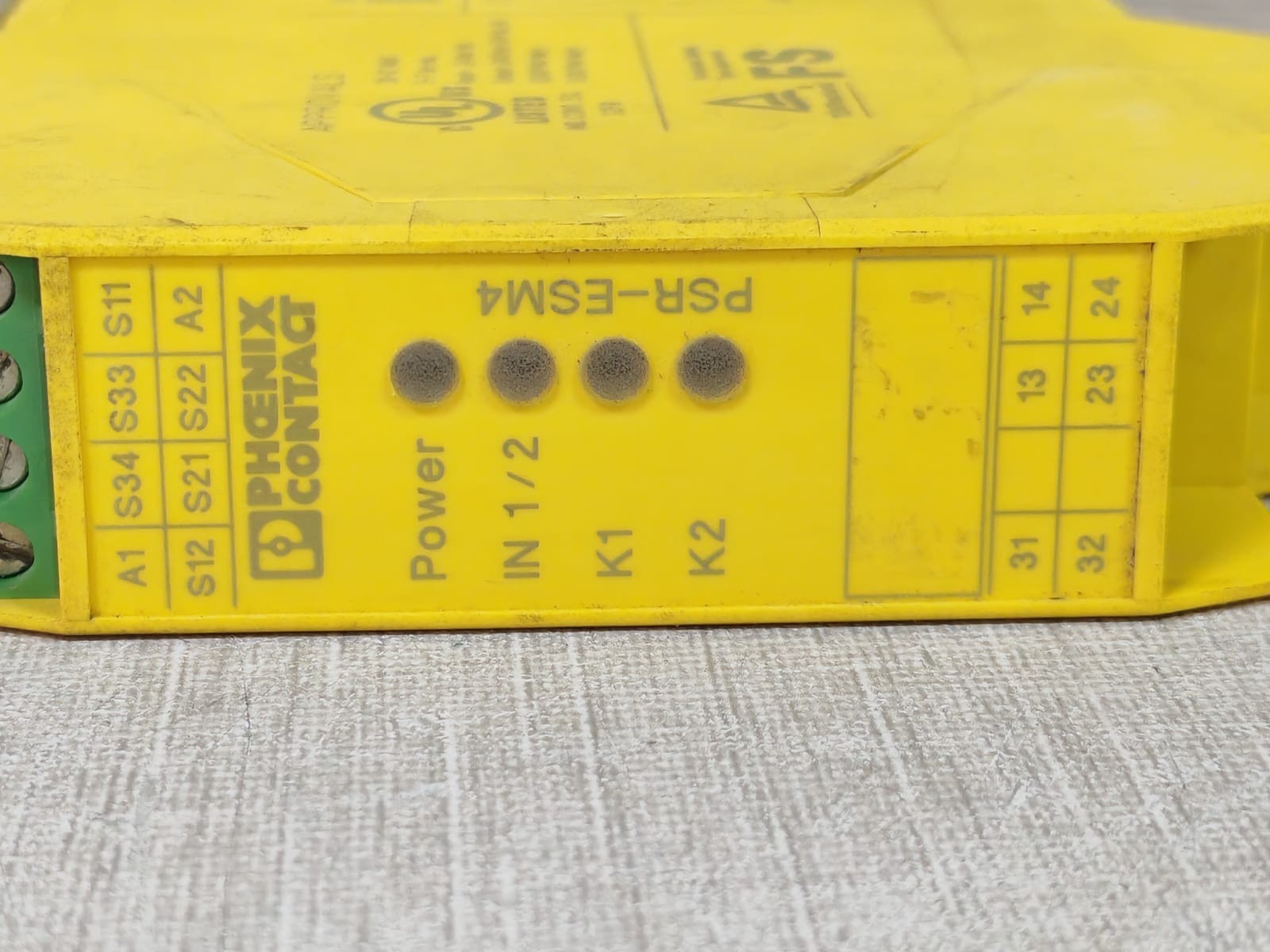 Phoenix Contact PSR-ESM4 Phoenix Contact PSR-ESM4 Safety Relay 7