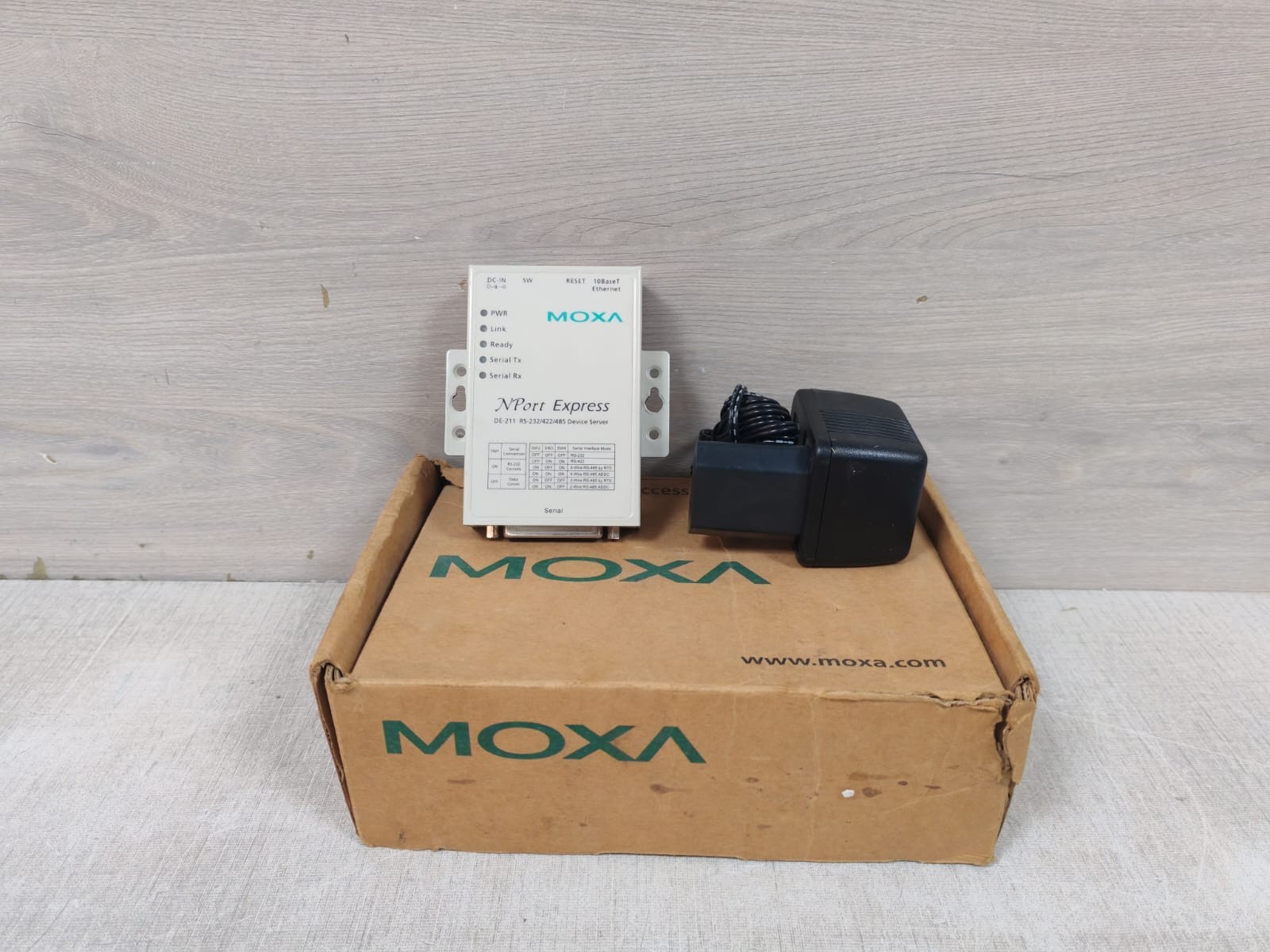 Moxa DE-211 Moxa NPort Express DE-211 REV.1.0C RS-232/422/485 Device Server 2