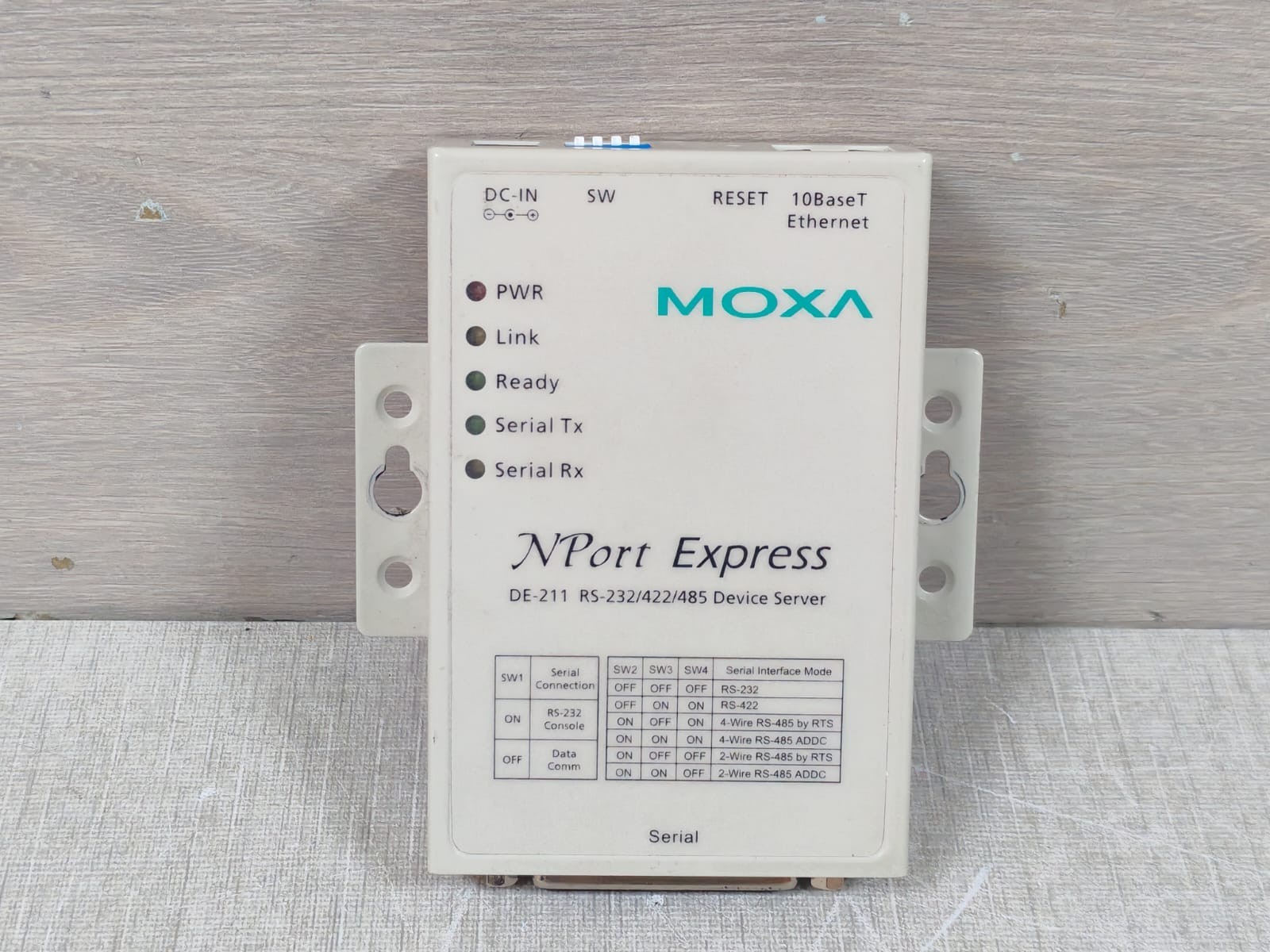 Moxa DE-211 Moxa NPort Express DE-211 REV.1.0C RS-232/422/485 Device Server 3