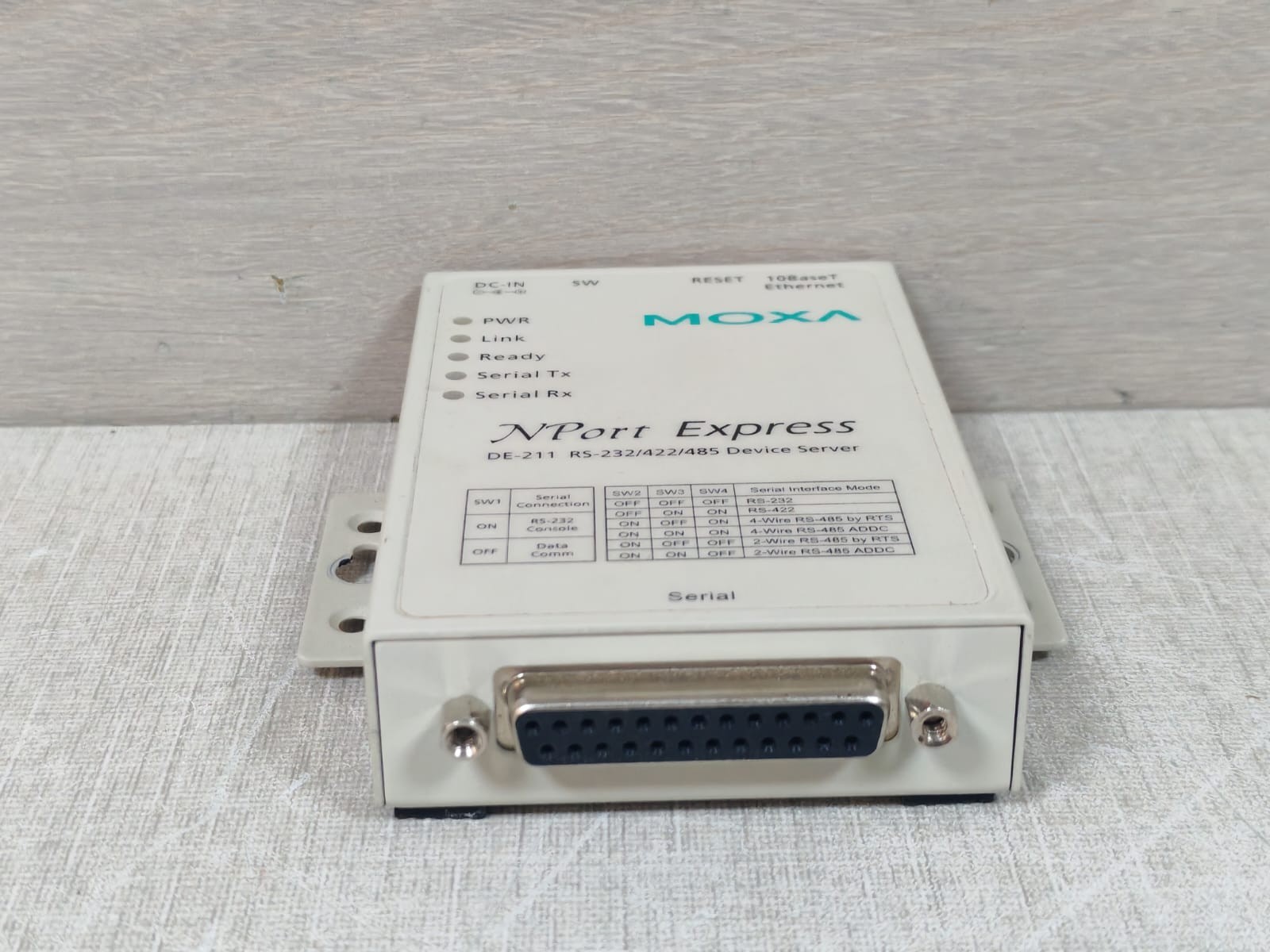 Moxa DE-211 Moxa NPort Express DE-211 REV.1.0C RS-232/422/485 Device Server 8