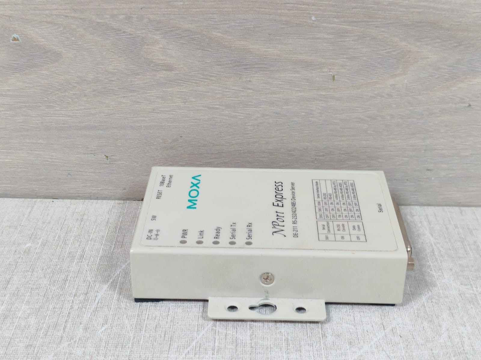 Moxa DE-211 Moxa NPort Express DE-211 REV.1.0C RS-232/422/485 Device Server 9