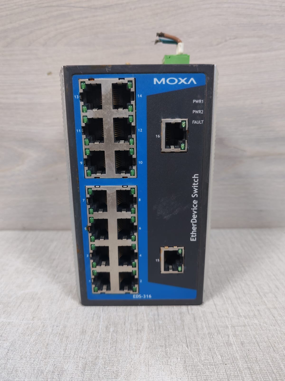Moxa EDS-316 MOXA EDS-316 P/N 121003160500 REV.1.1 ETHERDEVICE SWITCH 3