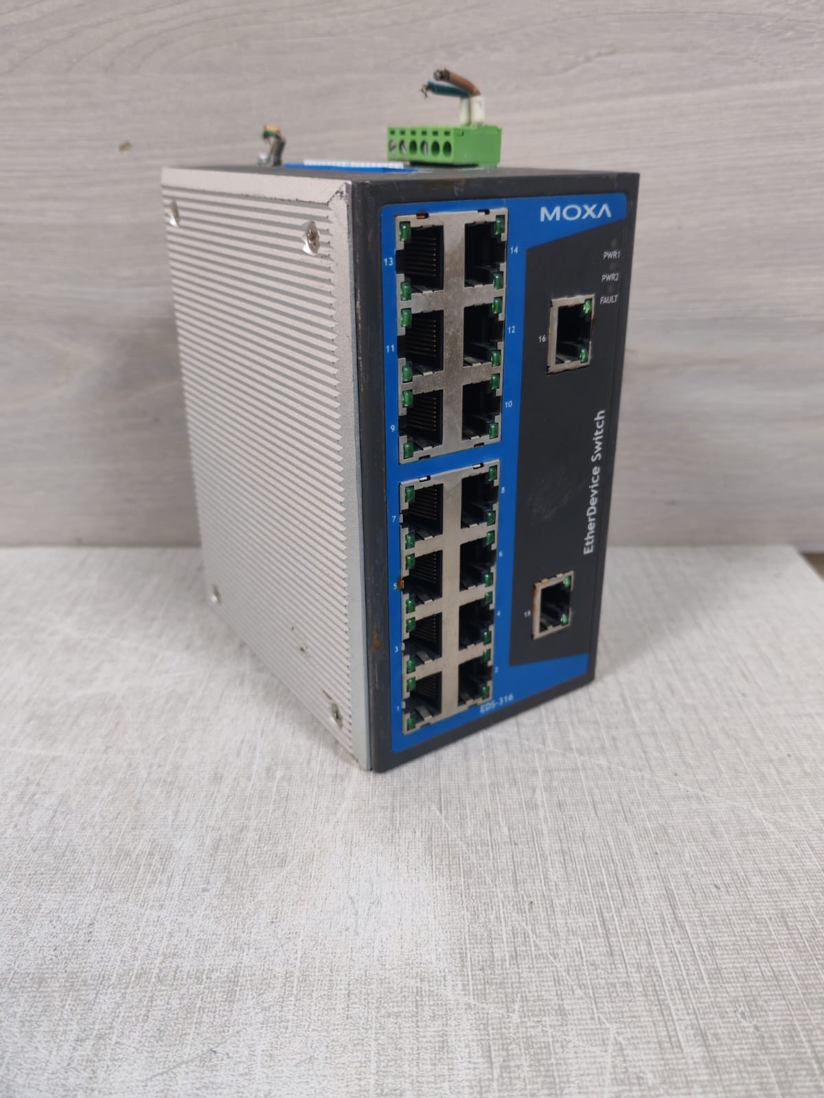Moxa EDS-316 MOXA EDS-316 P/N 121003160500 REV.1.1 ETHERDEVICE SWITCH 6