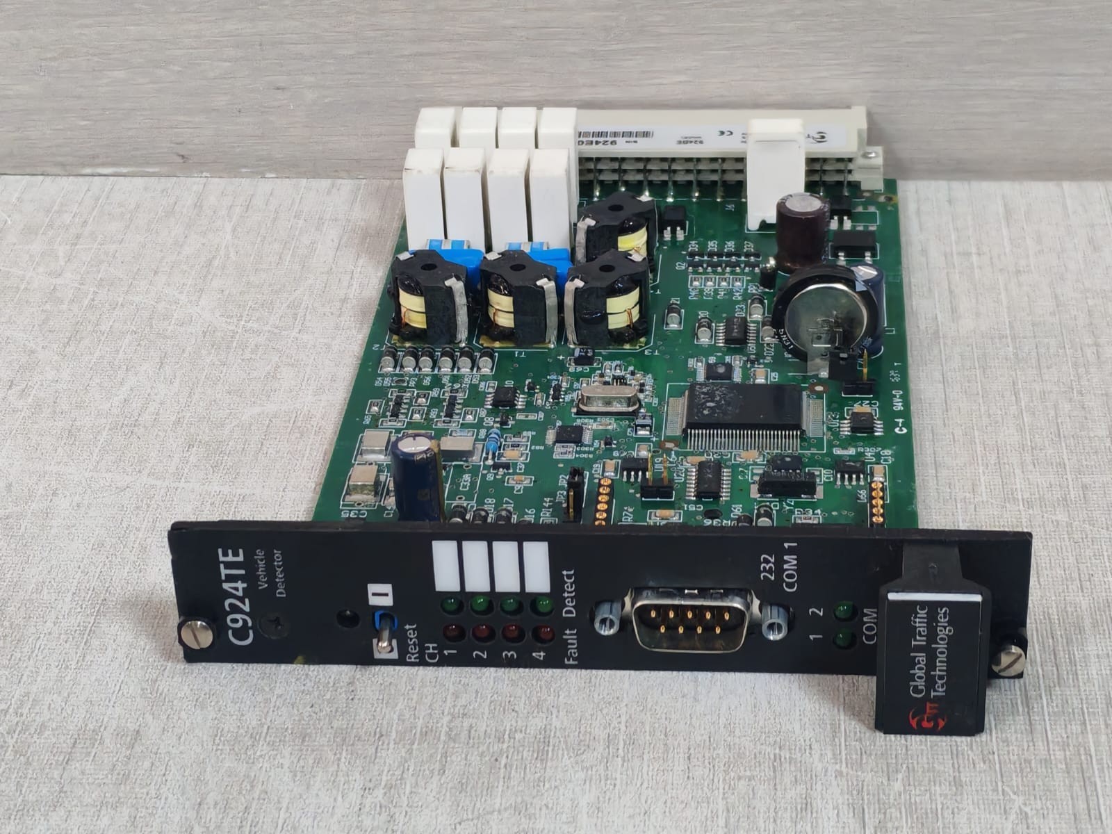 Global Traffic Technologies C924TE/924BE Global Traffic Technologies C924TE/924BE Vehicle Detector 78-8125-0042-5 Rev.E 3