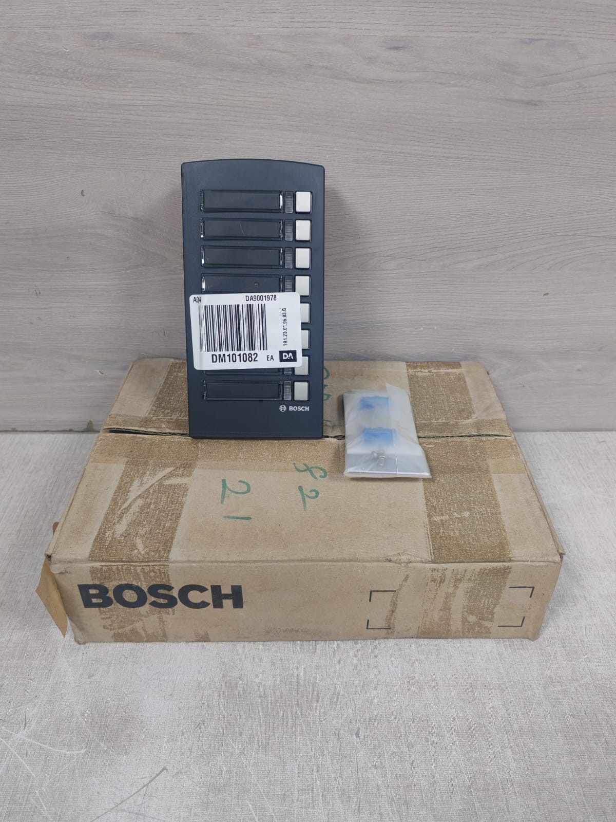 BOSCH LBB/4432/00 CALL STATION KEYPAD - WITH FILTHY BOX