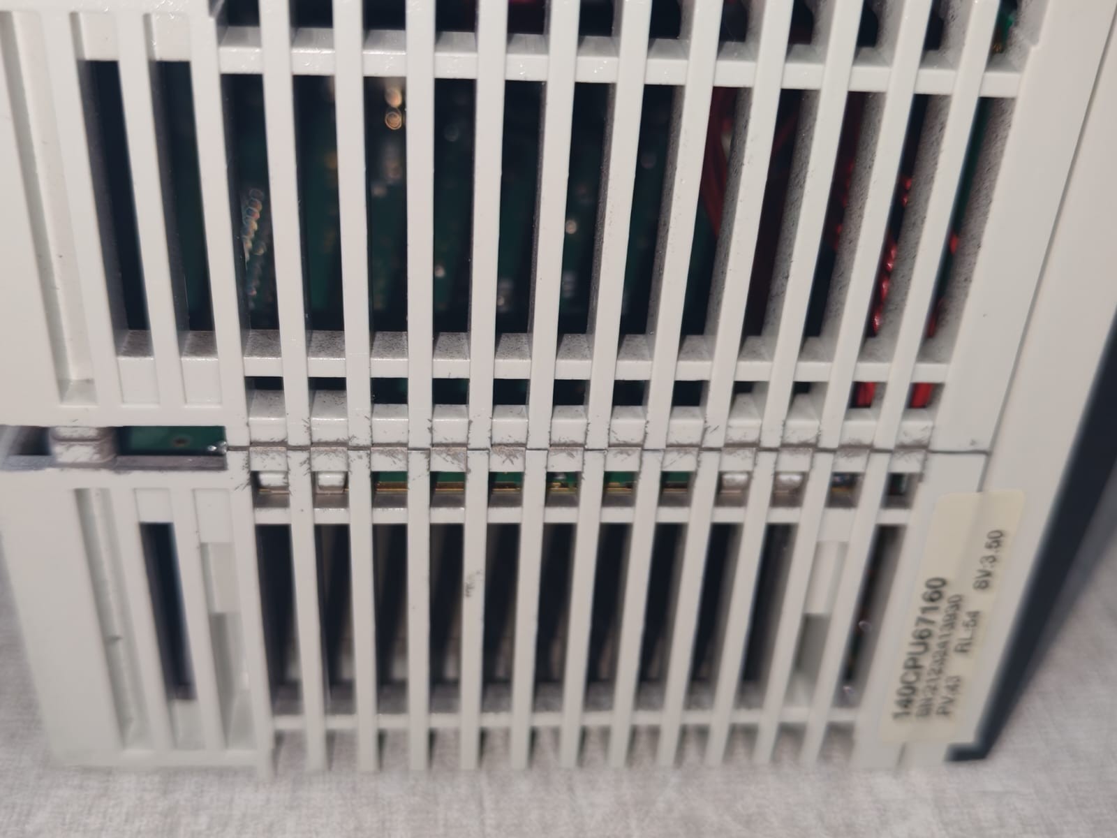 Schneider 140CPU67160 Schneider Electric 140CPU67160 Hot Standby Controller PV:43 RL:54 SV:3.50 5