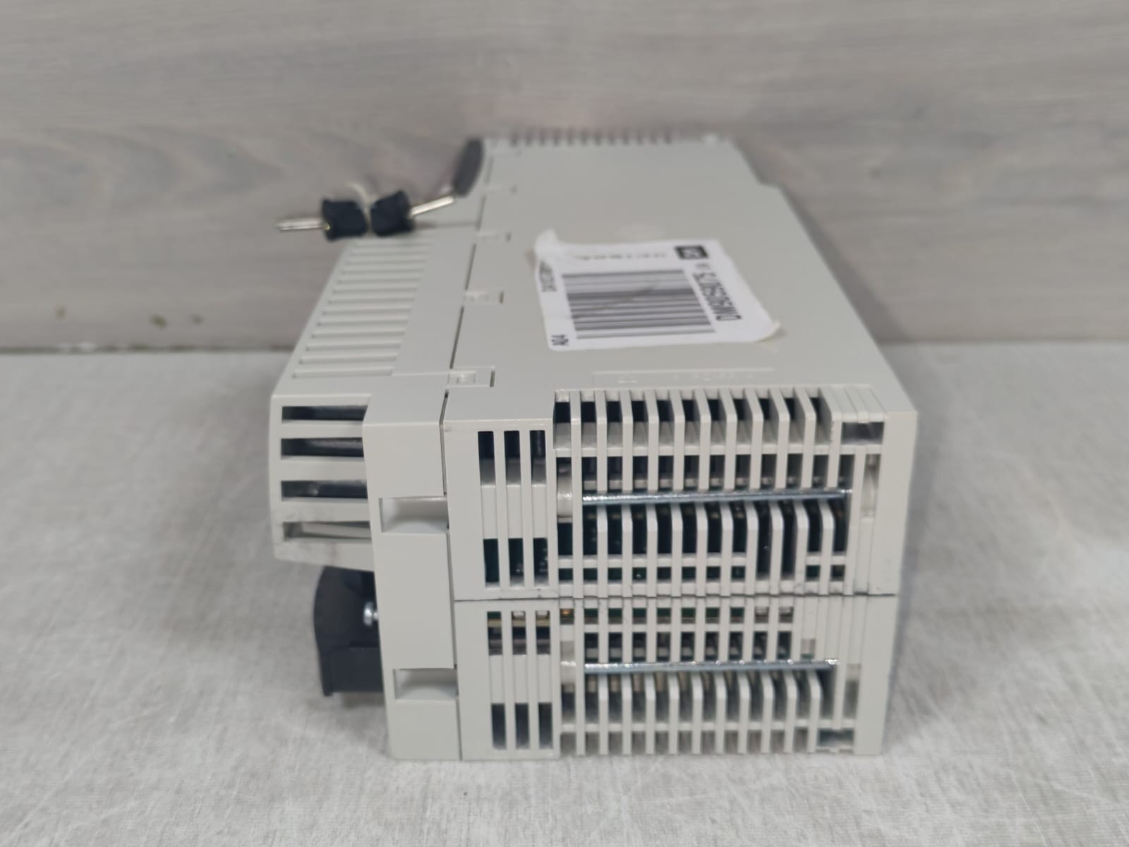 Schneider 140CPU67160 Schneider Electric 140CPU67160 Hot Standby Controller PV:43 RL:54 SV:3.50 7
