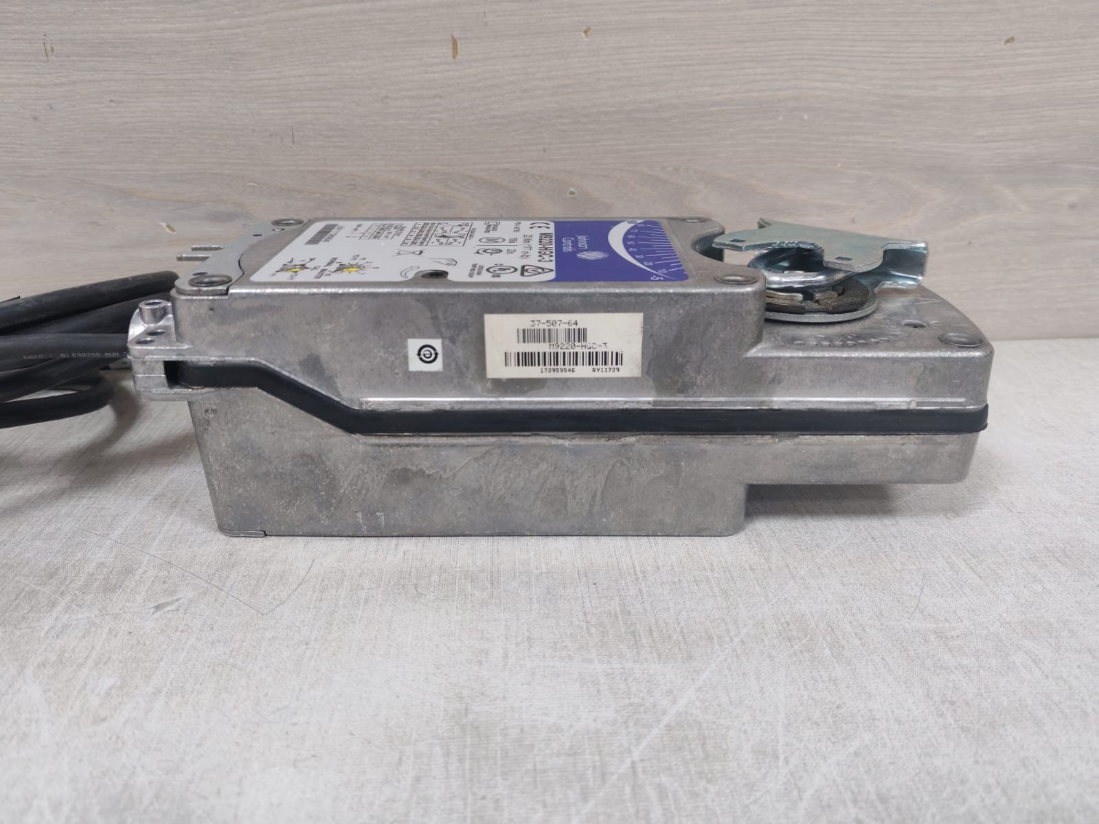 Johnson Controls M9220-HGC-3 JOHNSON CONTROLS M9220-HGC-3 ELECTRIC ACTUATOR 8