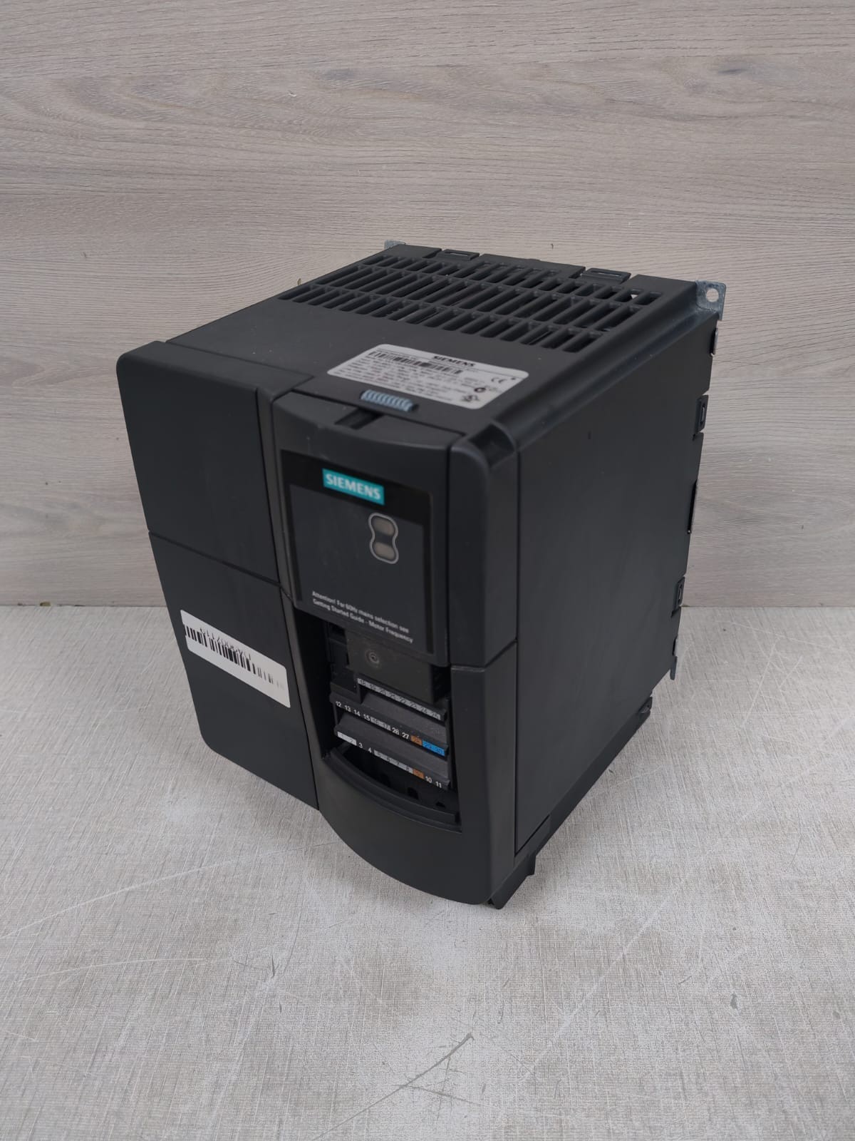 Siemens 6SE6440-2AD27-5CA1 SIEMENS 6SE6440-2AD27-5CA1 MICROMASTER 440 380-480V- W/ O BOX 6