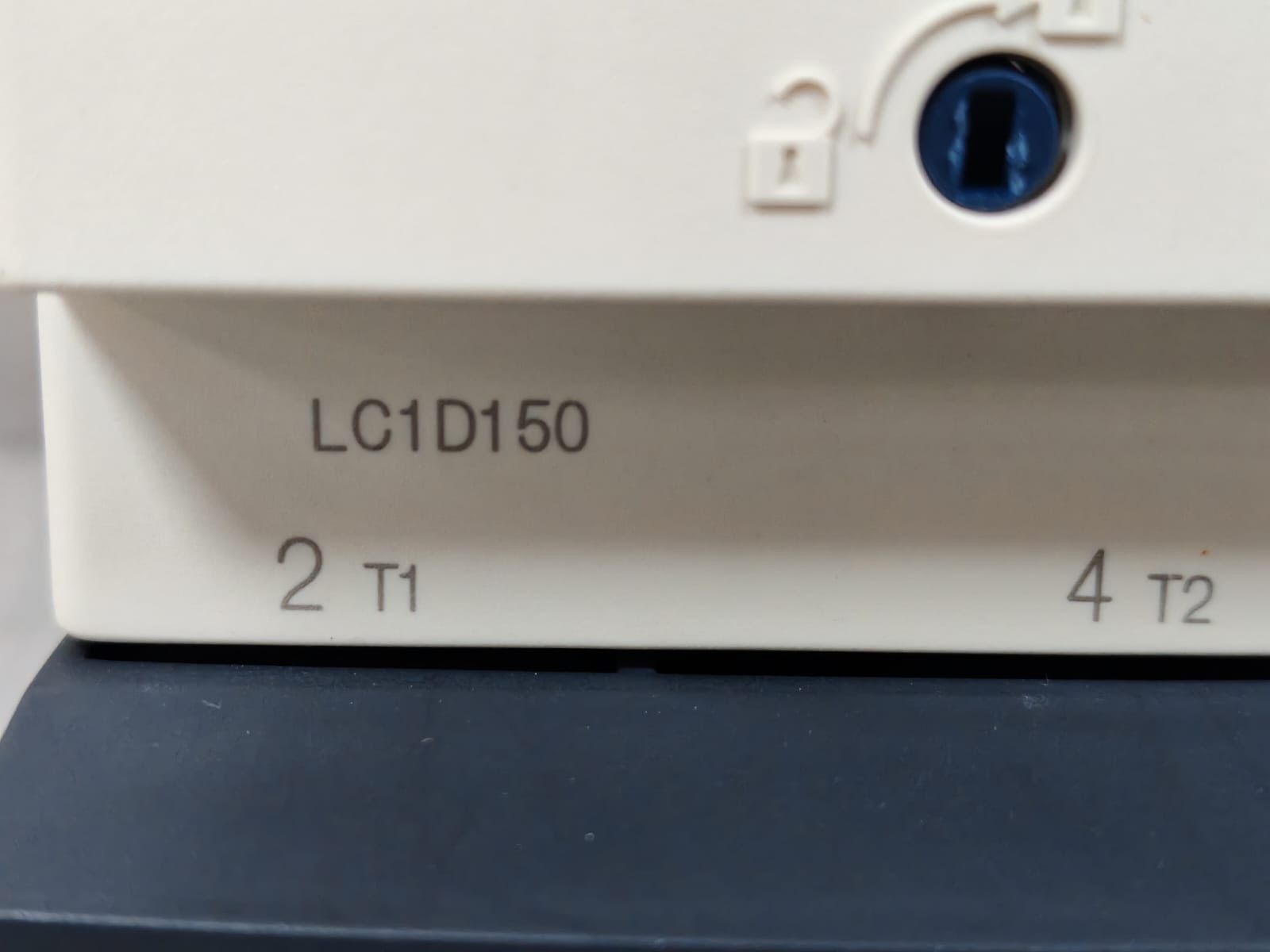 Schneider Electric LC1D150 + LA9 D 115603/604 SCHNEIDER ELECTRIC LC1D150 + LA9 D 115603/604 POWER CONTACTOR 4