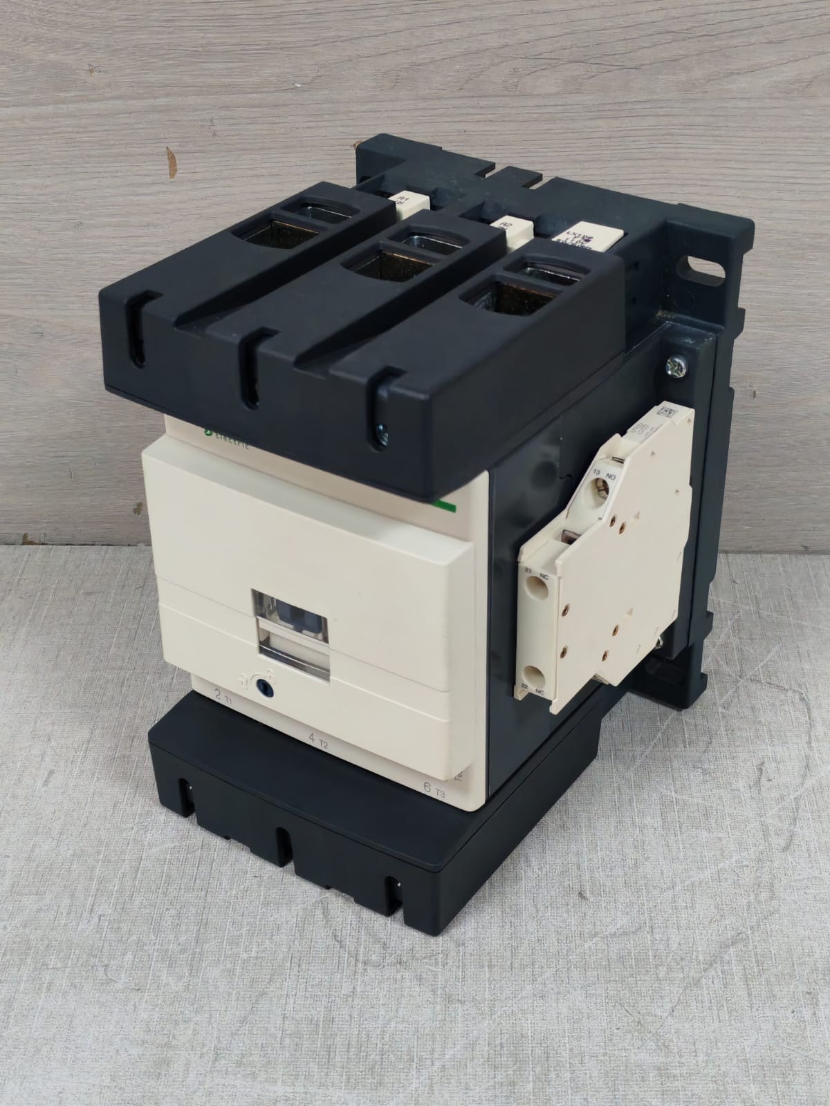 Schneider Electric LC1D150 + LA9 D 115603/604 SCHNEIDER ELECTRIC LC1D150 + LA9 D 115603/604 POWER CONTACTOR 6