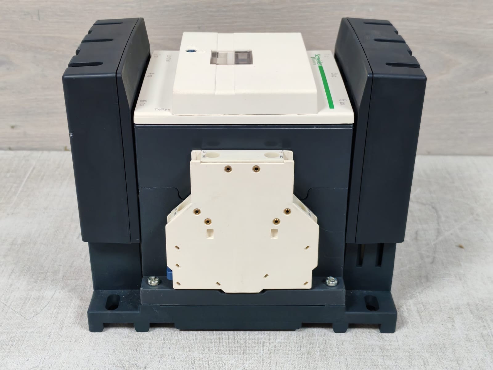 Schneider Electric LC1D150 + LA9 D 115603/604 SCHNEIDER ELECTRIC LC1D150 + LA9 D 115603/604 POWER CONTACTOR 10