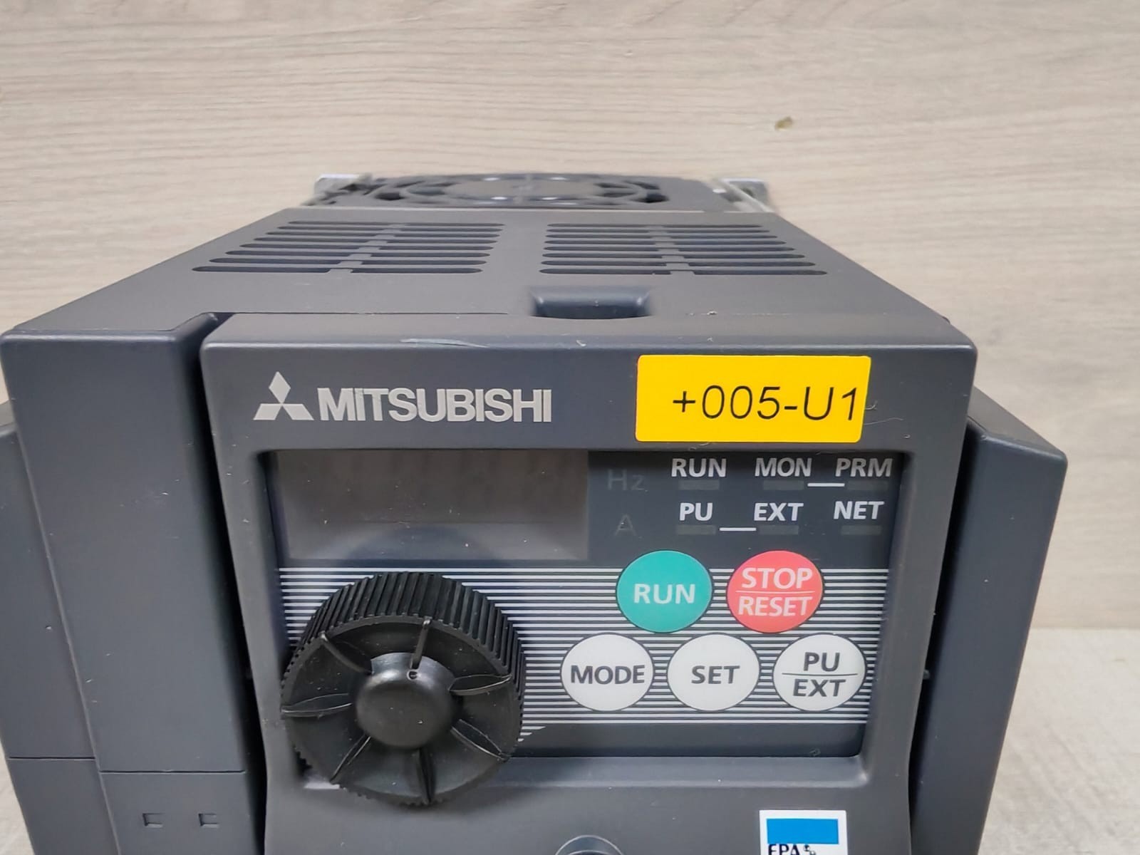 Mitsubishi Electric AC200-240V MITSUBISHI D700-SC FR-D720S-070SC-EC INVERTER AC200-240V 2